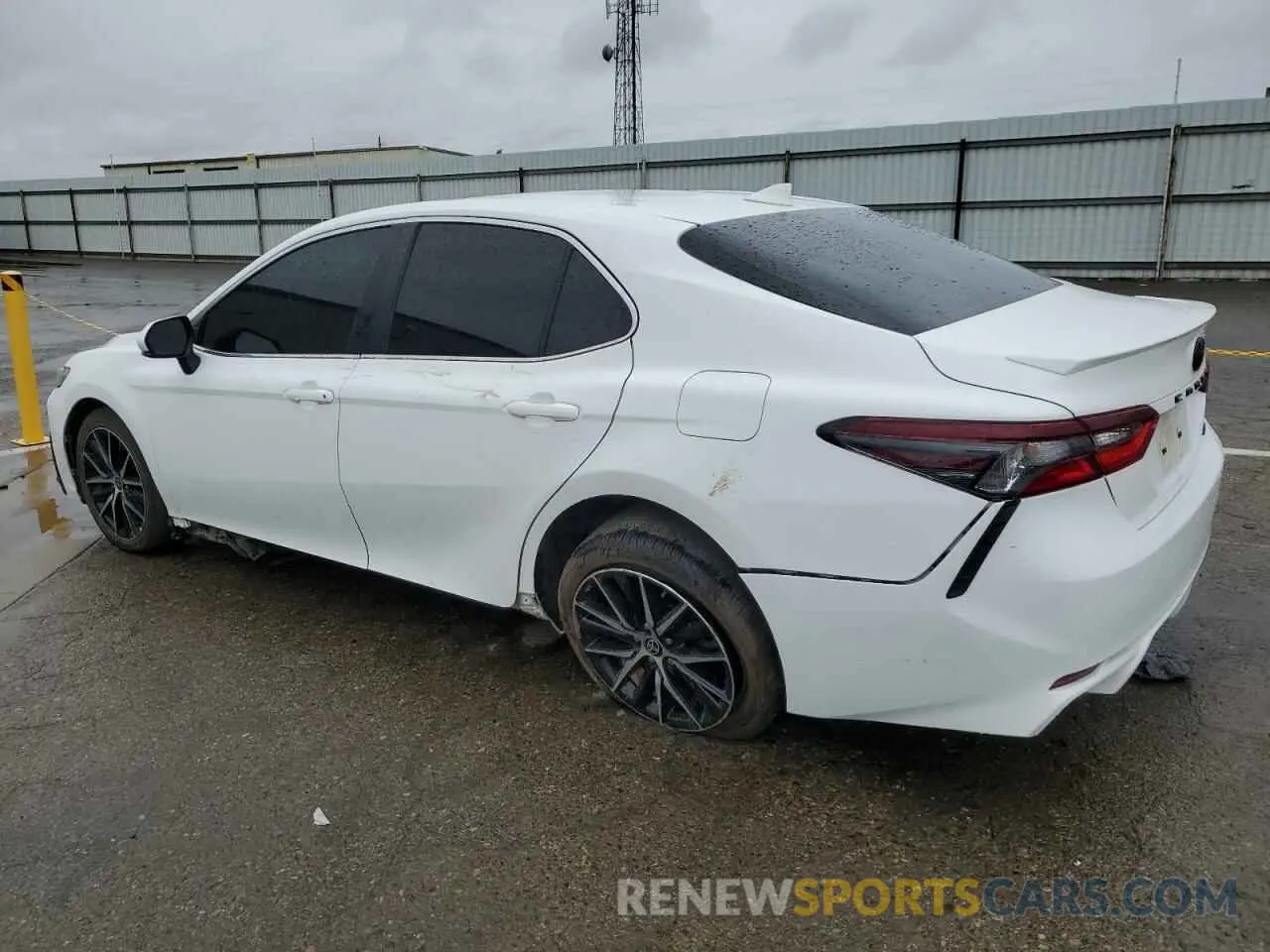 2 fotografías del automóvil dañado 4T1G11AKXPU146874 TOYOTA CAMRY 2023