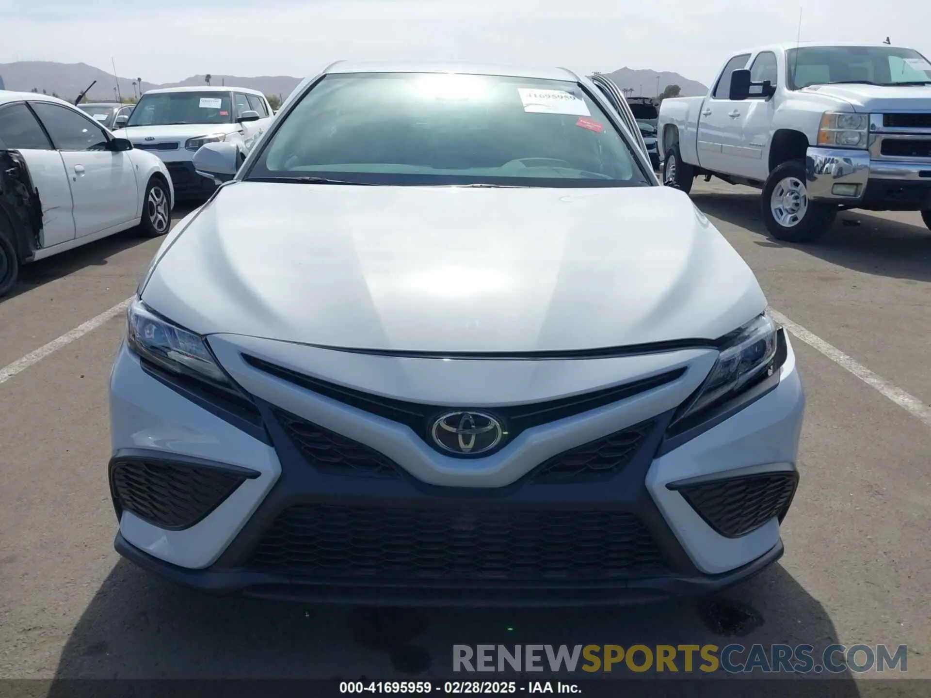 12 fotografías del automóvil dañado 4T1G11AKXPU187666 TOYOTA CAMRY 2023