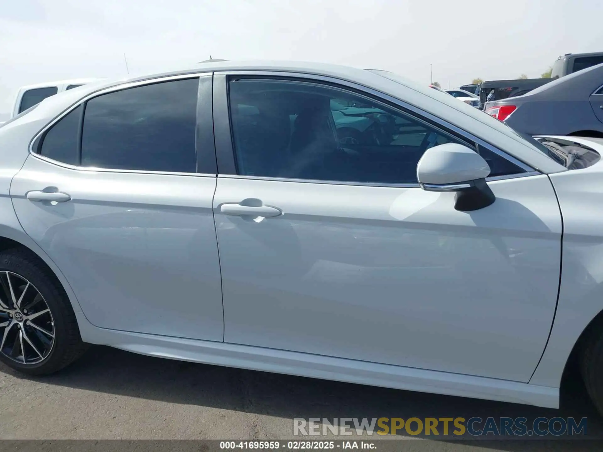13 fotografías del automóvil dañado 4T1G11AKXPU187666 TOYOTA CAMRY 2023