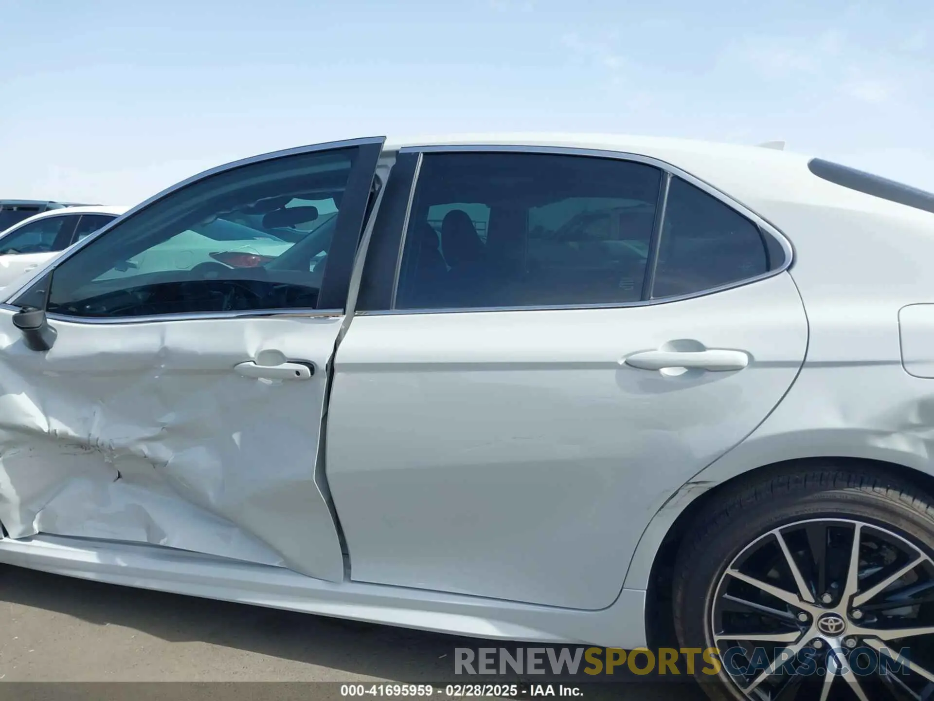 14 fotografías del automóvil dañado 4T1G11AKXPU187666 TOYOTA CAMRY 2023