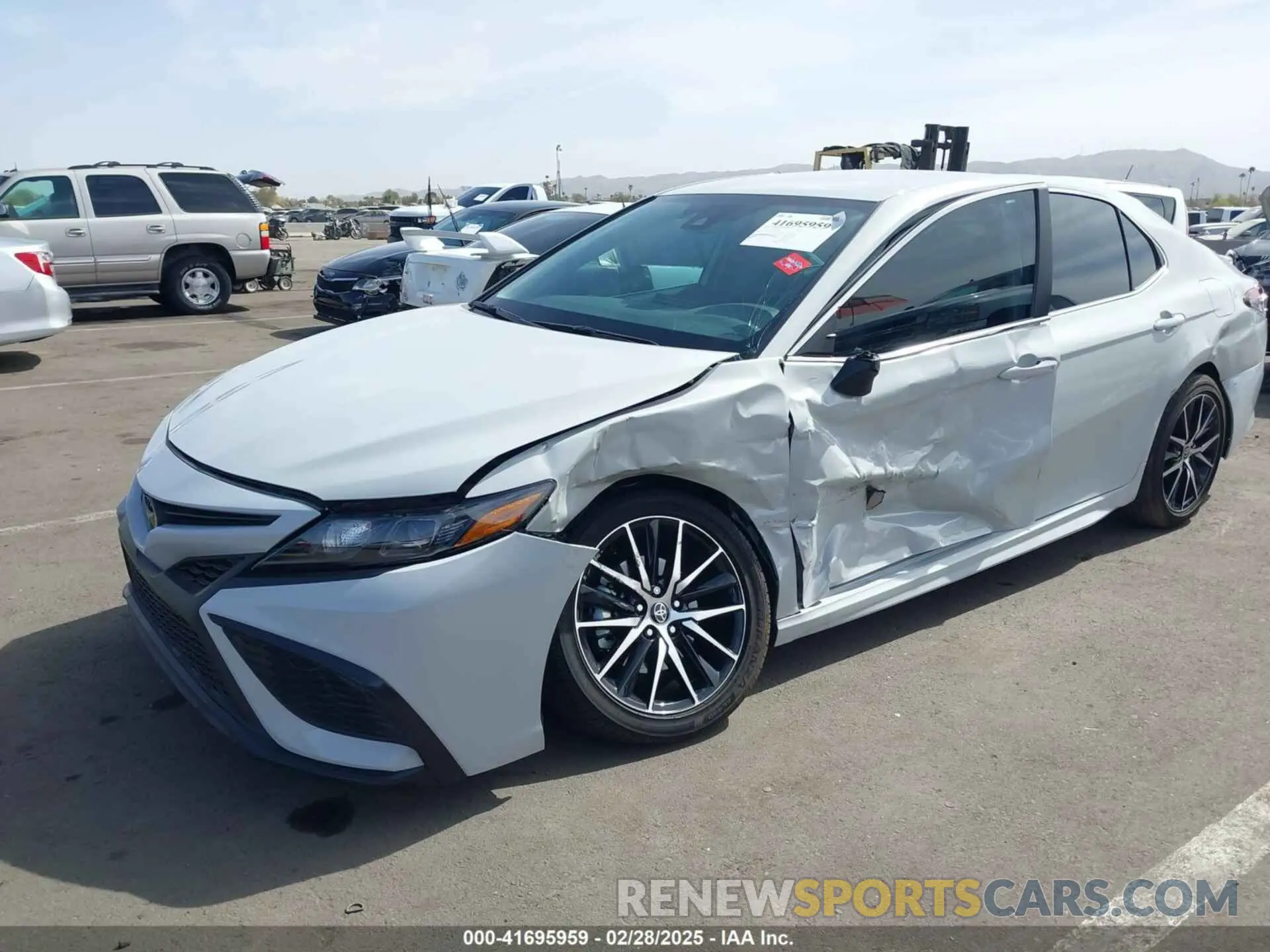 2 fotografías del automóvil dañado 4T1G11AKXPU187666 TOYOTA CAMRY 2023