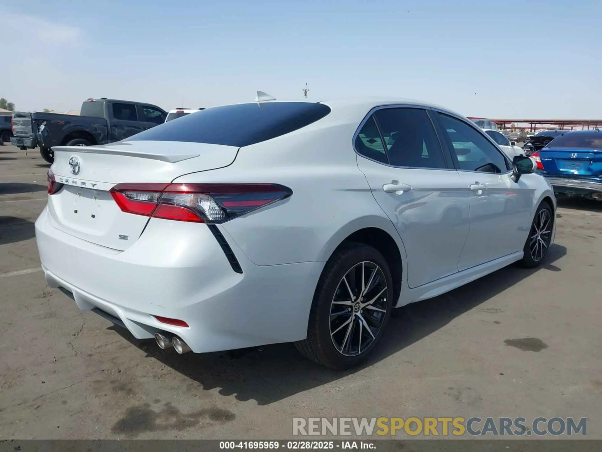 4 fotografías del automóvil dañado 4T1G11AKXPU187666 TOYOTA CAMRY 2023