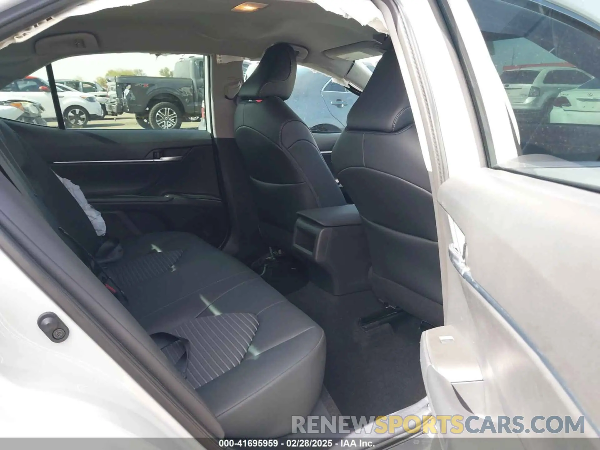 8 fotografías del automóvil dañado 4T1G11AKXPU187666 TOYOTA CAMRY 2023