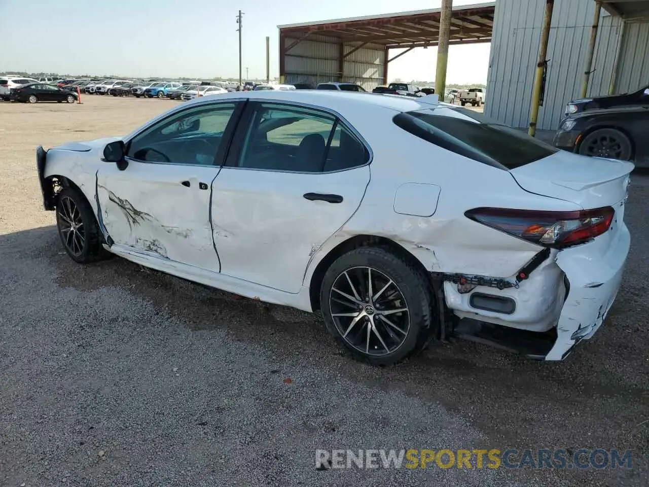 2 fotografías del automóvil dañado 4T1G11AKXPU723502 TOYOTA CAMRY 2023