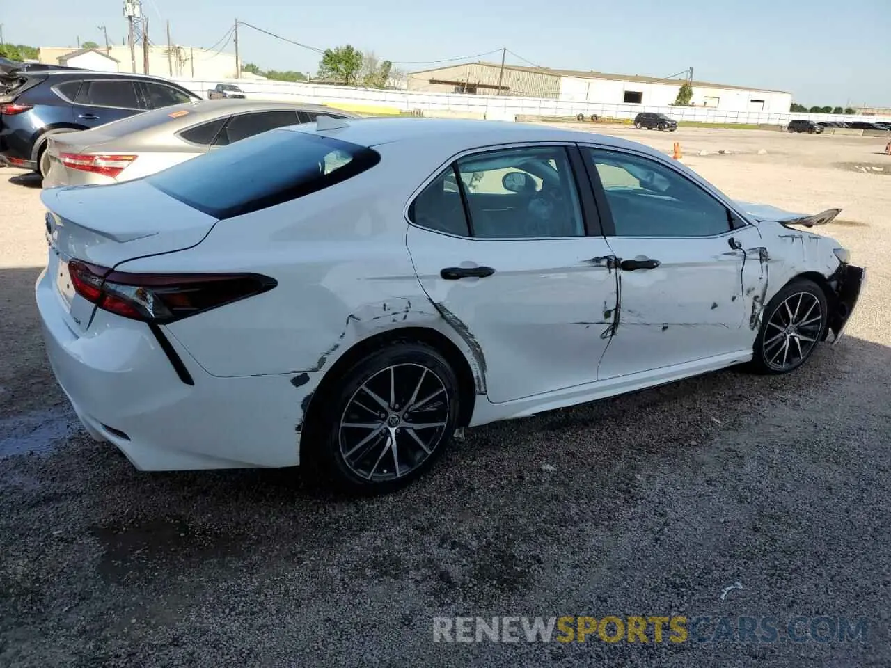 3 fotografías del automóvil dañado 4T1G11AKXPU723502 TOYOTA CAMRY 2023