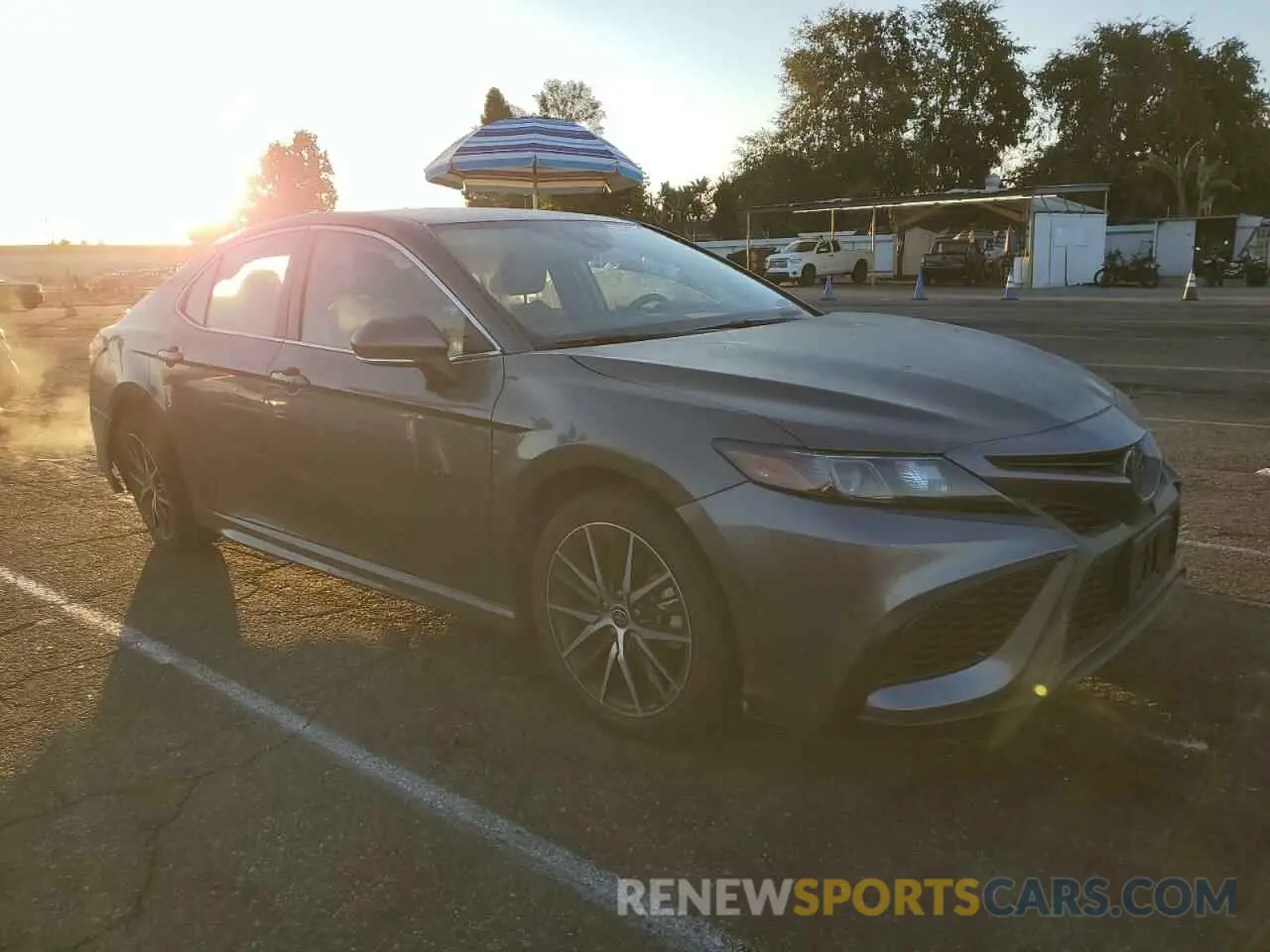 4 fotografías del automóvil dañado 4T1G11AKXPU732751 TOYOTA CAMRY 2023