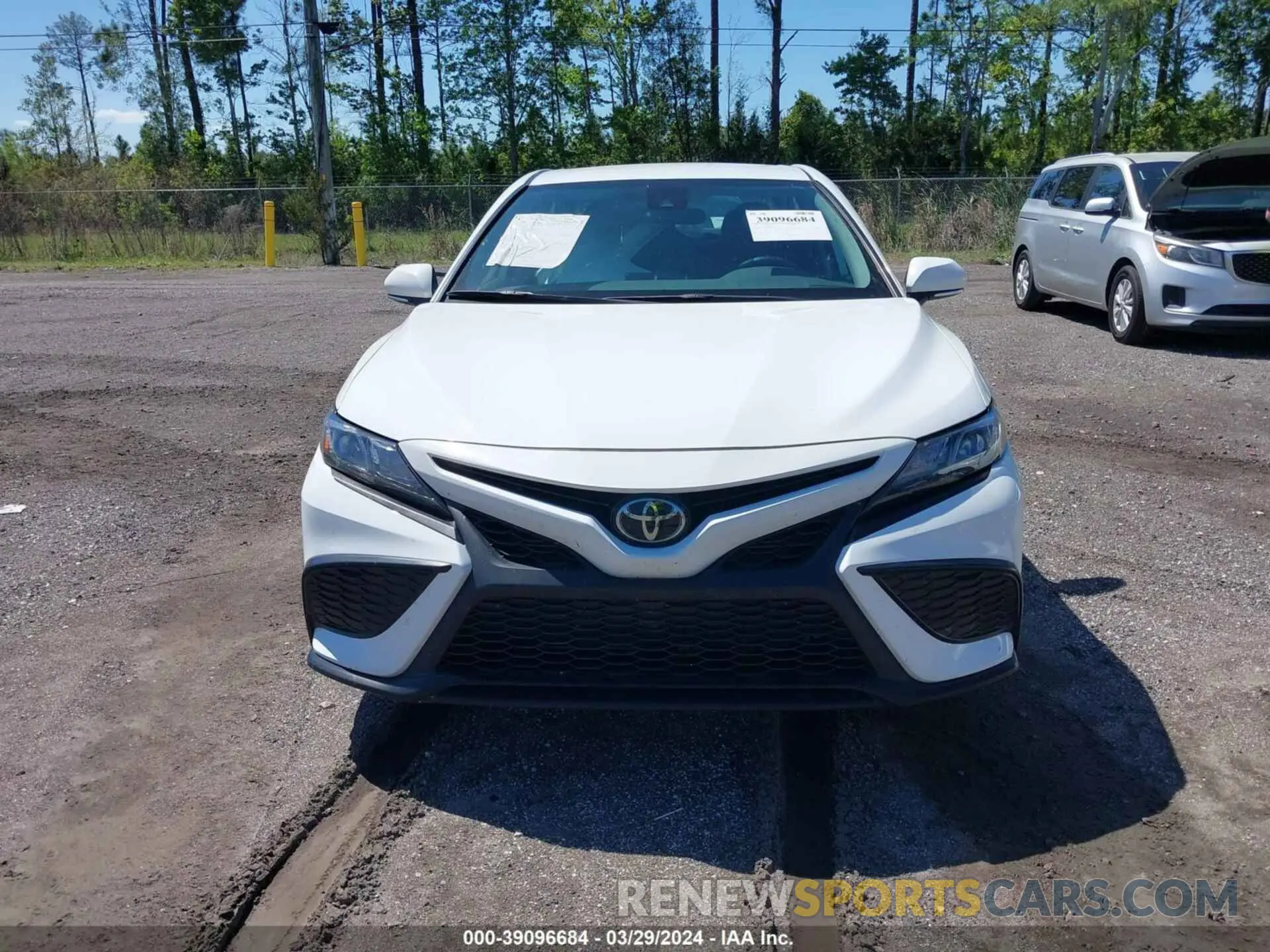12 fotografías del automóvil dañado 4T1G11AKXPU737321 TOYOTA CAMRY 2023