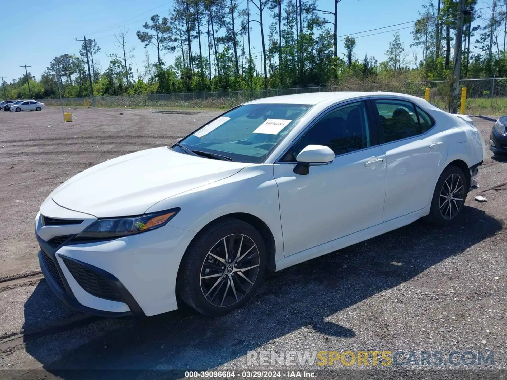 2 fotografías del automóvil dañado 4T1G11AKXPU737321 TOYOTA CAMRY 2023