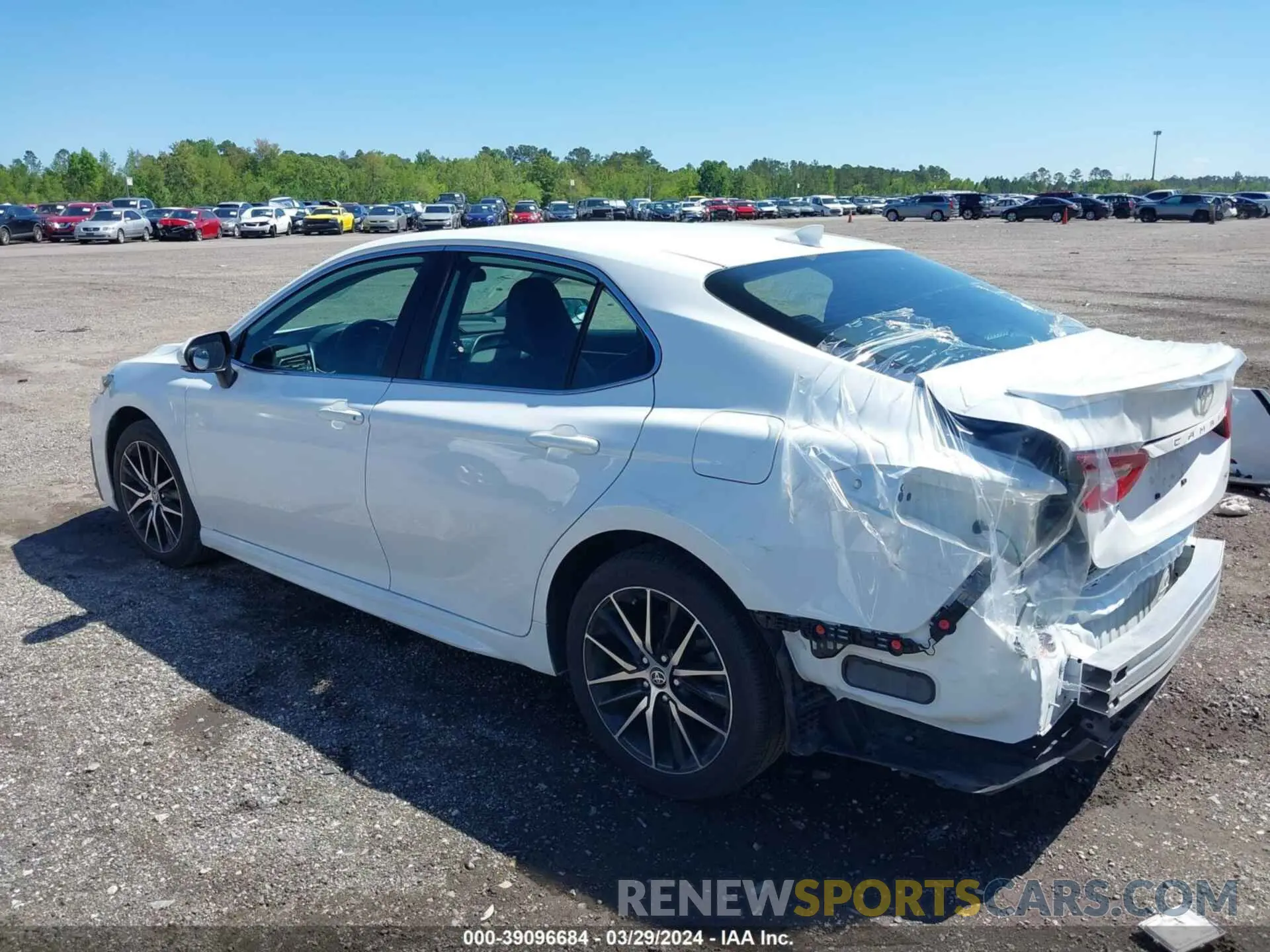 3 fotografías del automóvil dañado 4T1G11AKXPU737321 TOYOTA CAMRY 2023