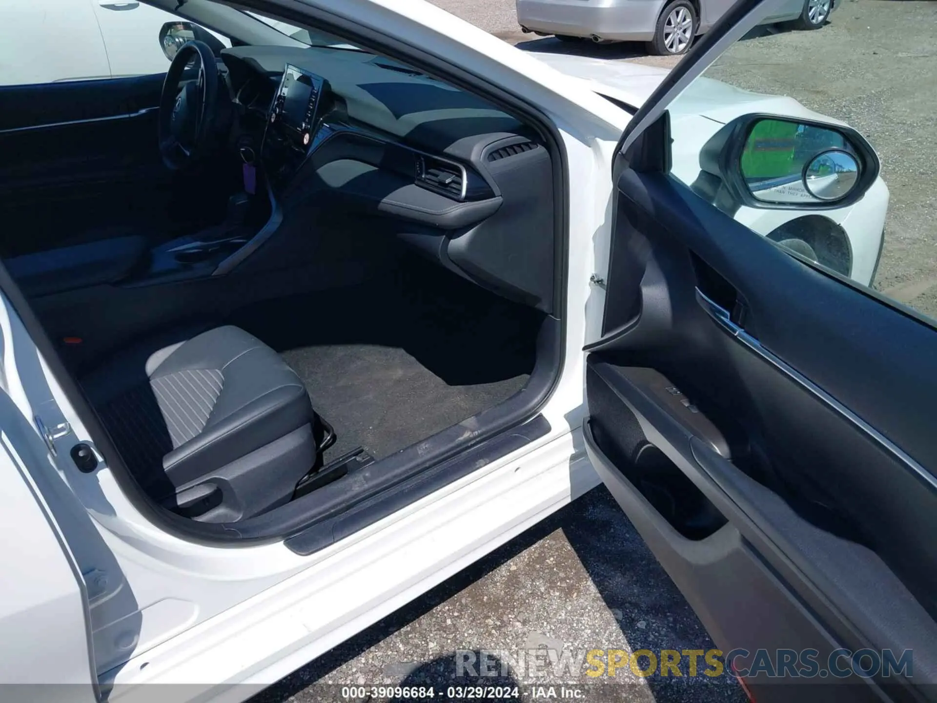 5 fotografías del automóvil dañado 4T1G11AKXPU737321 TOYOTA CAMRY 2023
