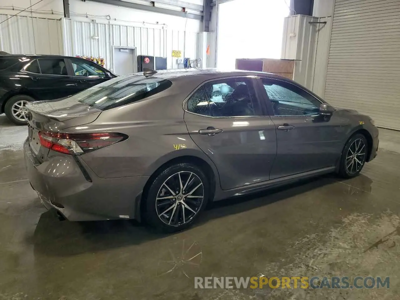 3 fotografías del automóvil dañado 4T1G11AKXPU744804 TOYOTA CAMRY 2023