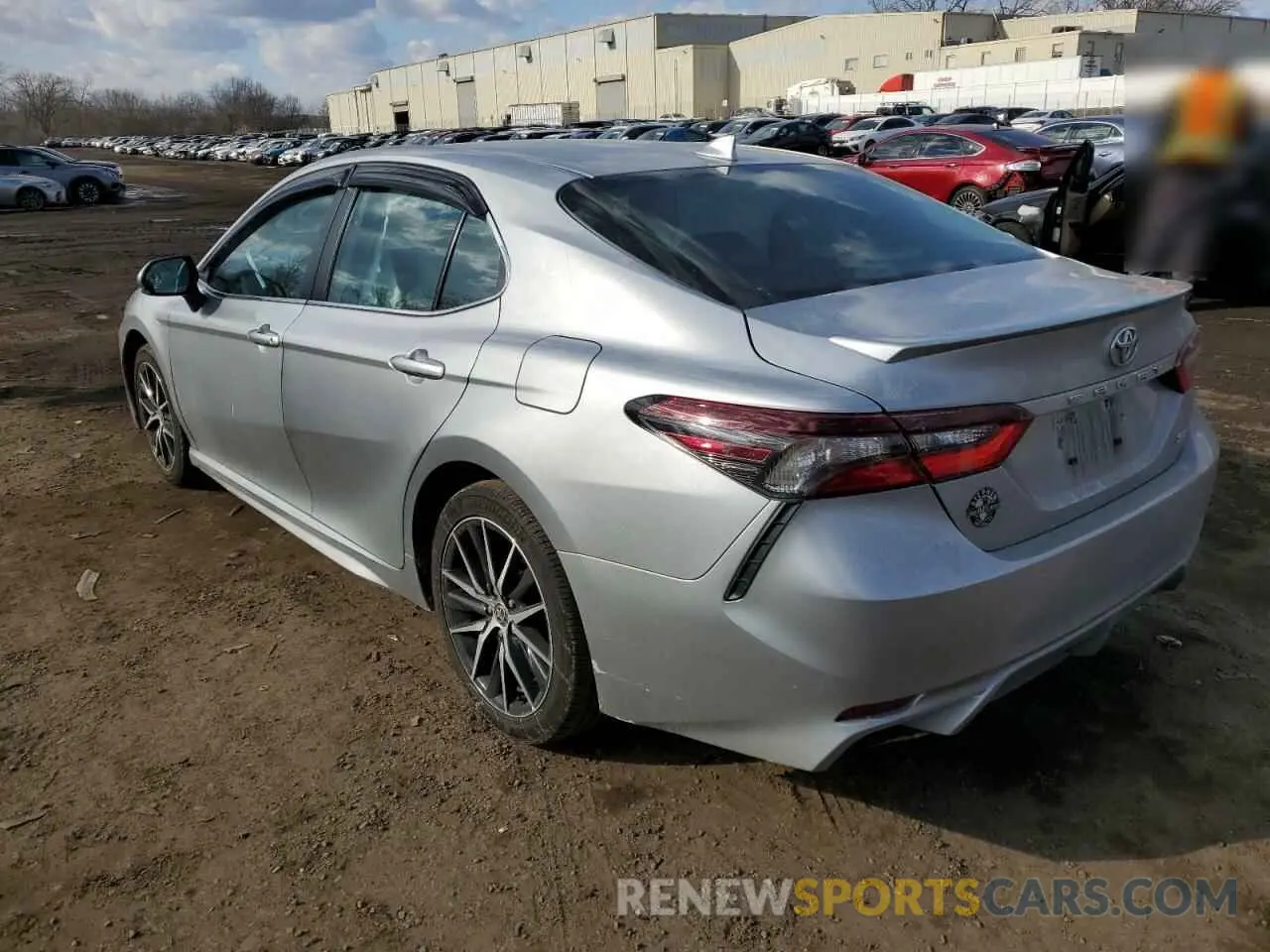 2 fotografías del automóvil dañado 4T1G11AKXPU746181 TOYOTA CAMRY 2023