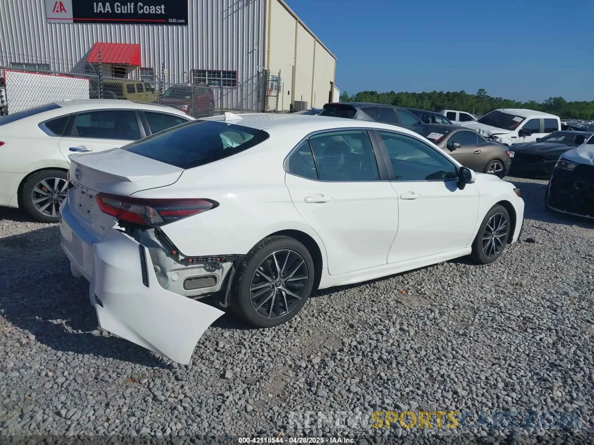 4 fotografías del automóvil dañado 4T1G11AKXPU768990 TOYOTA CAMRY 2023