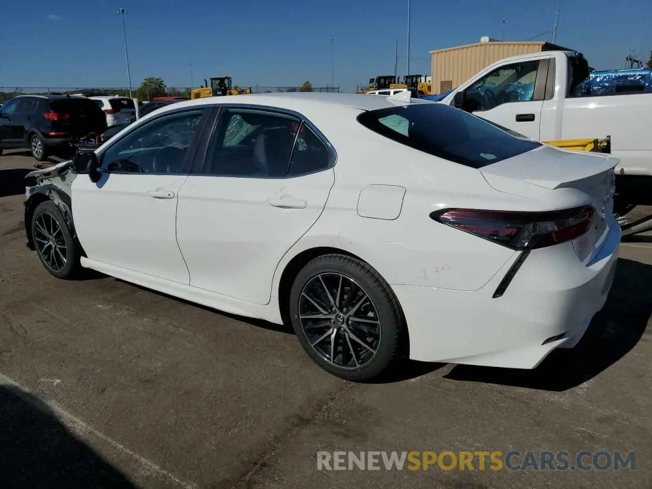 2 fotografías del automóvil dañado 4T1G11AKXPU769637 TOYOTA CAMRY 2023