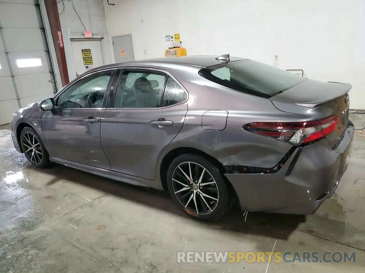 2 fotografías del automóvil dañado 4T1G11AKXPU769802 TOYOTA CAMRY 2023