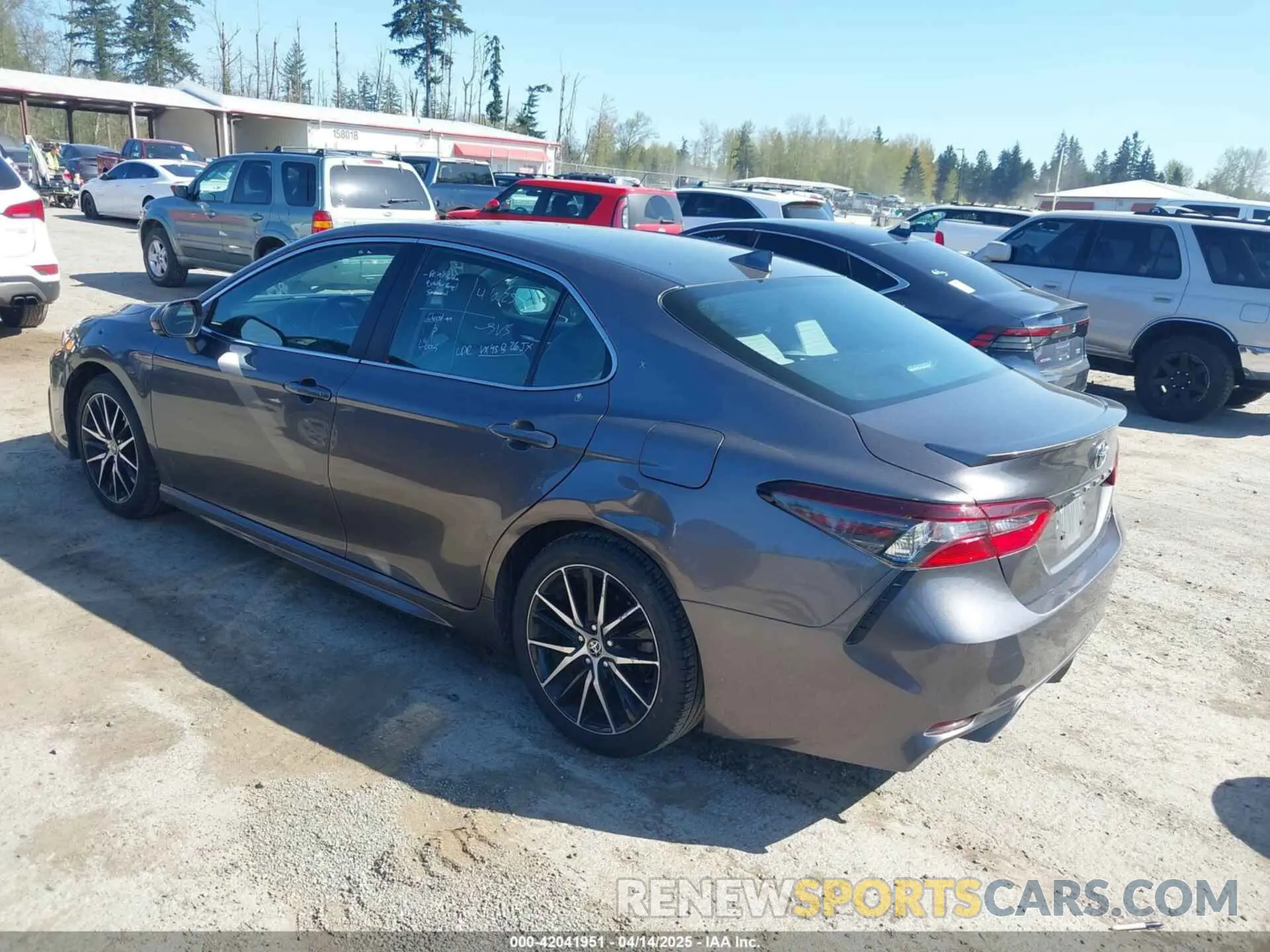 3 fotografías del automóvil dañado 4T1G11AKXPU778287 TOYOTA CAMRY 2023