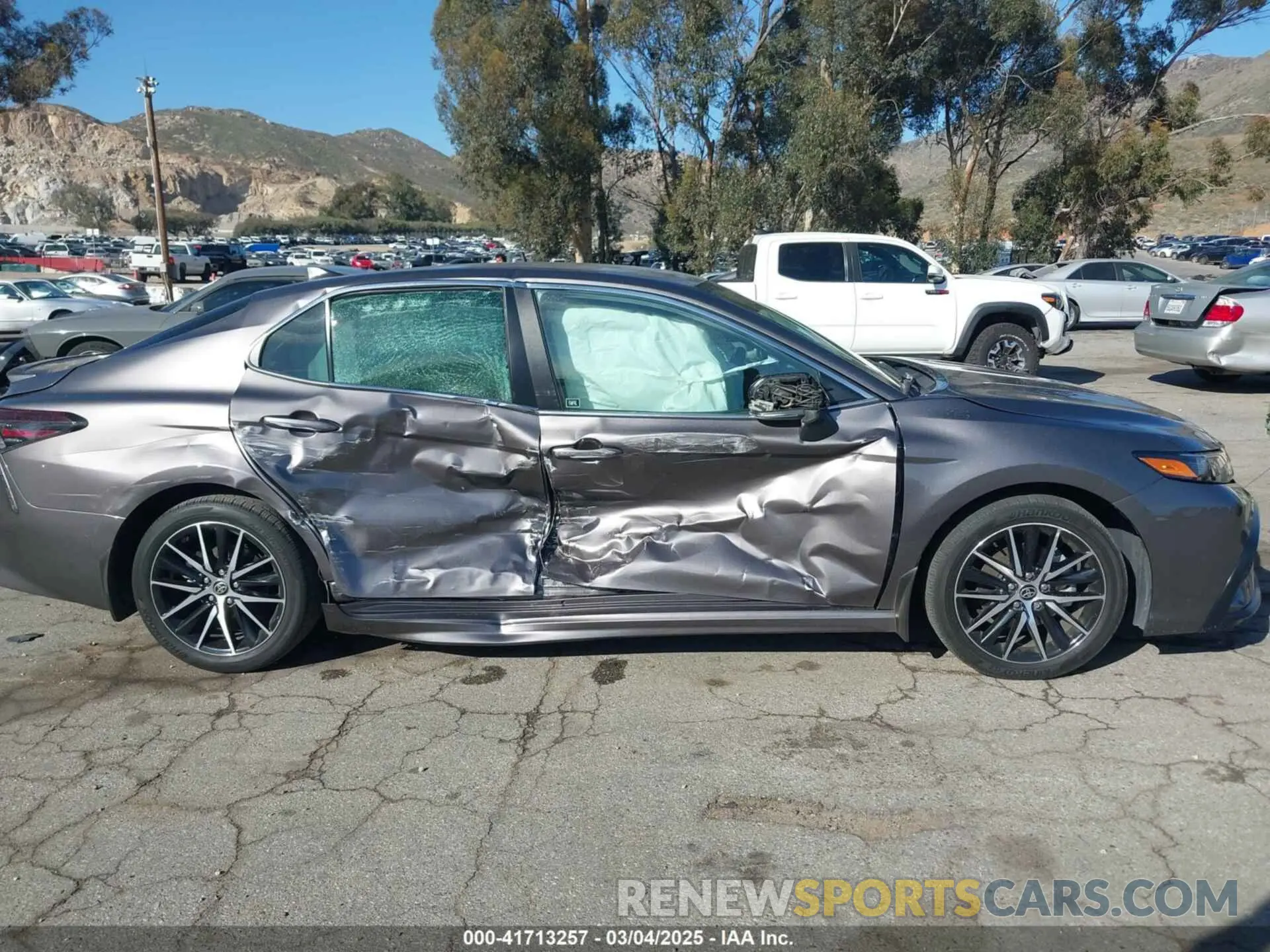 13 fotografías del automóvil dañado 4T1G11AKXPU791069 TOYOTA CAMRY 2023