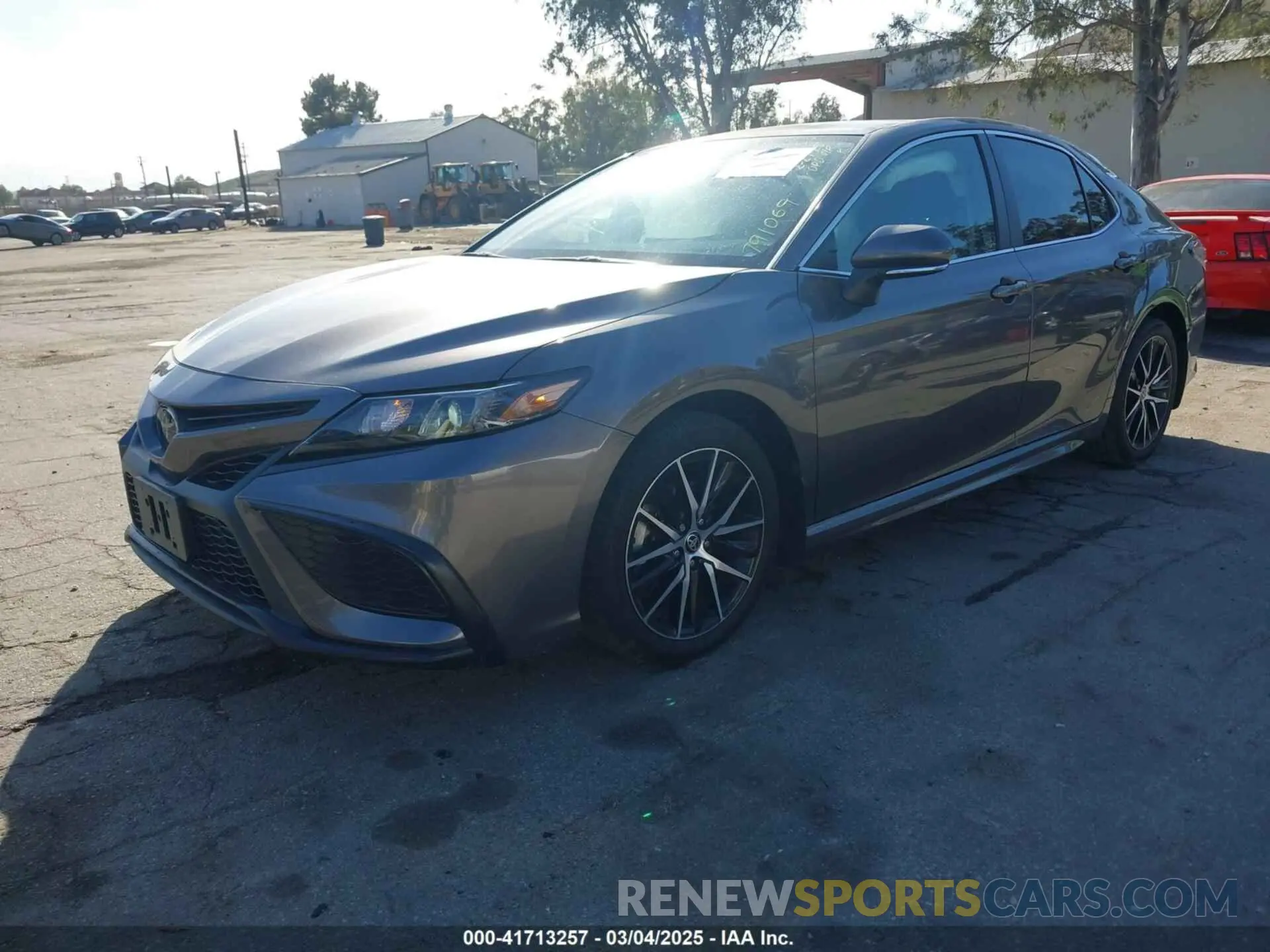 2 fotografías del automóvil dañado 4T1G11AKXPU791069 TOYOTA CAMRY 2023