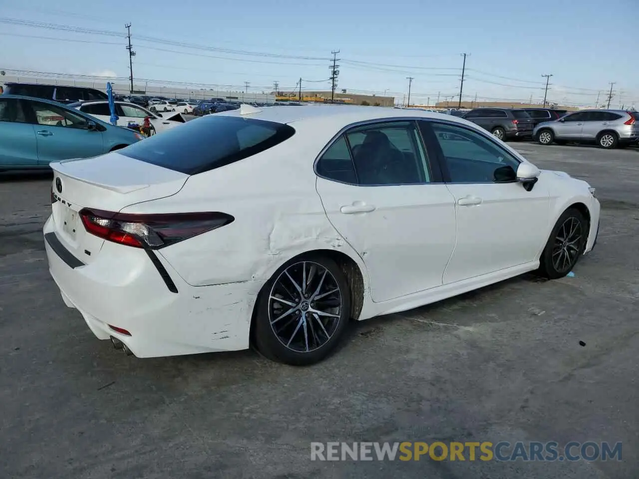3 fotografías del automóvil dañado 4T1G11AKXPU798894 TOYOTA CAMRY 2023