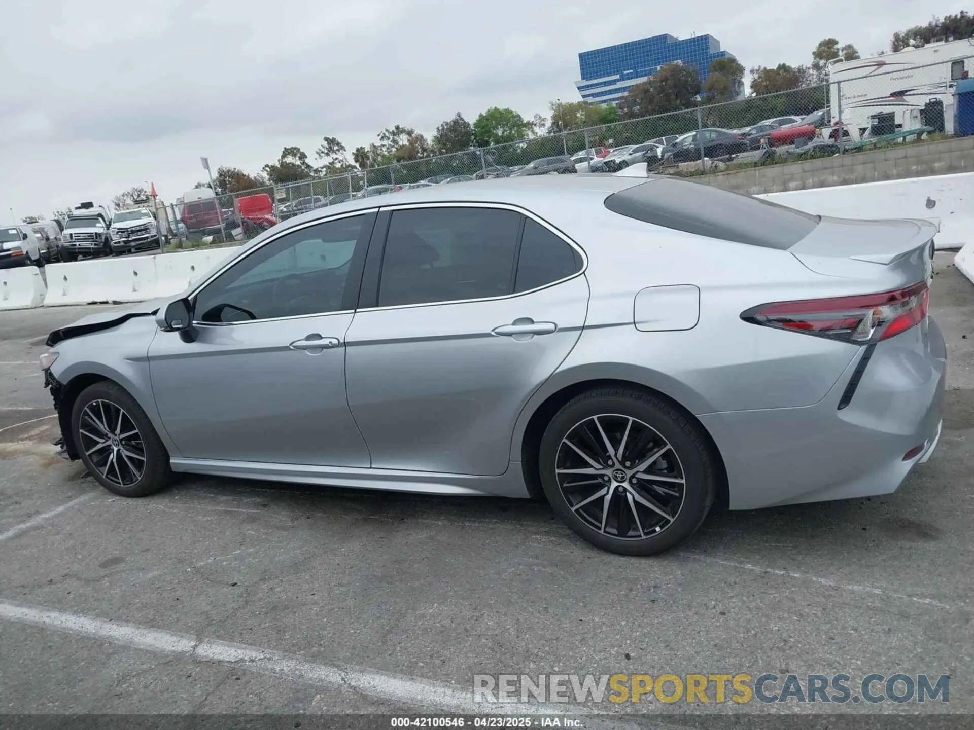 14 fotografías del automóvil dañado 4T1G11AKXPU809876 TOYOTA CAMRY 2023