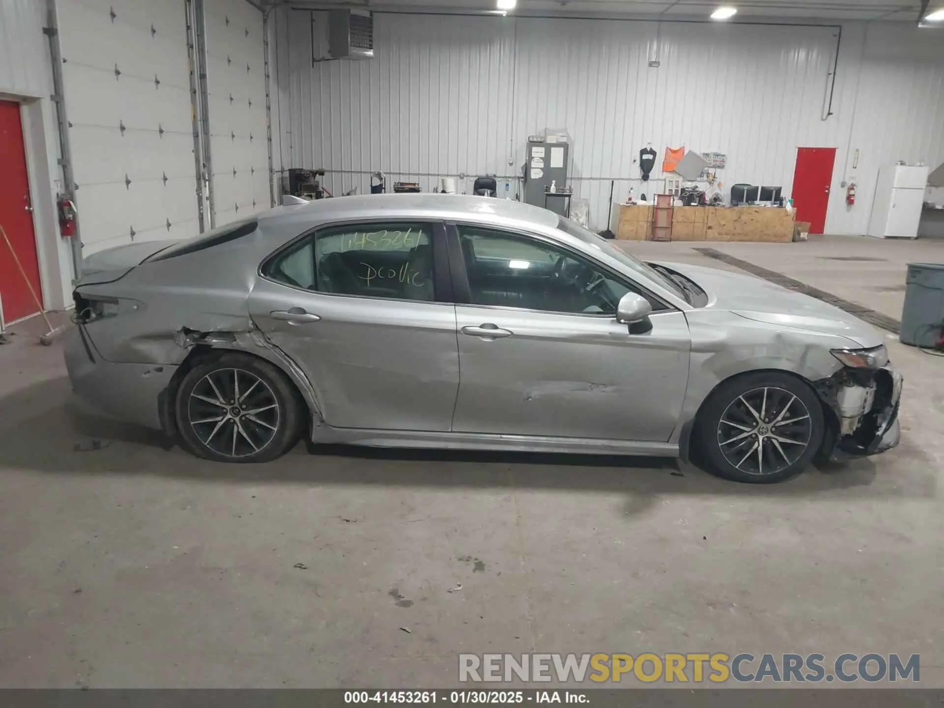 13 fotografías del automóvil dañado 4T1G11BK1PU078589 TOYOTA CAMRY 2023