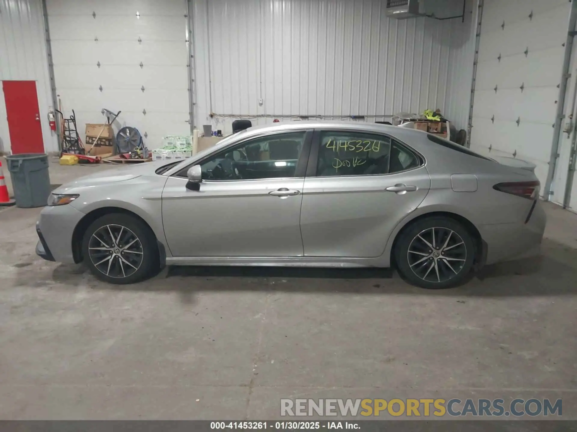 14 fotografías del automóvil dañado 4T1G11BK1PU078589 TOYOTA CAMRY 2023