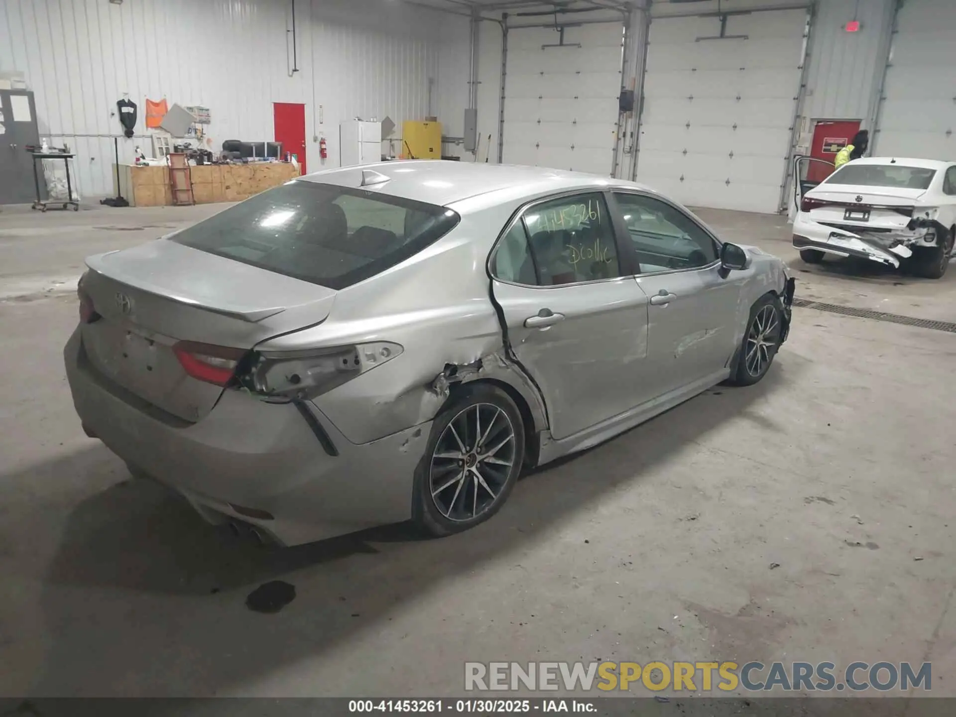 4 fotografías del automóvil dañado 4T1G11BK1PU078589 TOYOTA CAMRY 2023
