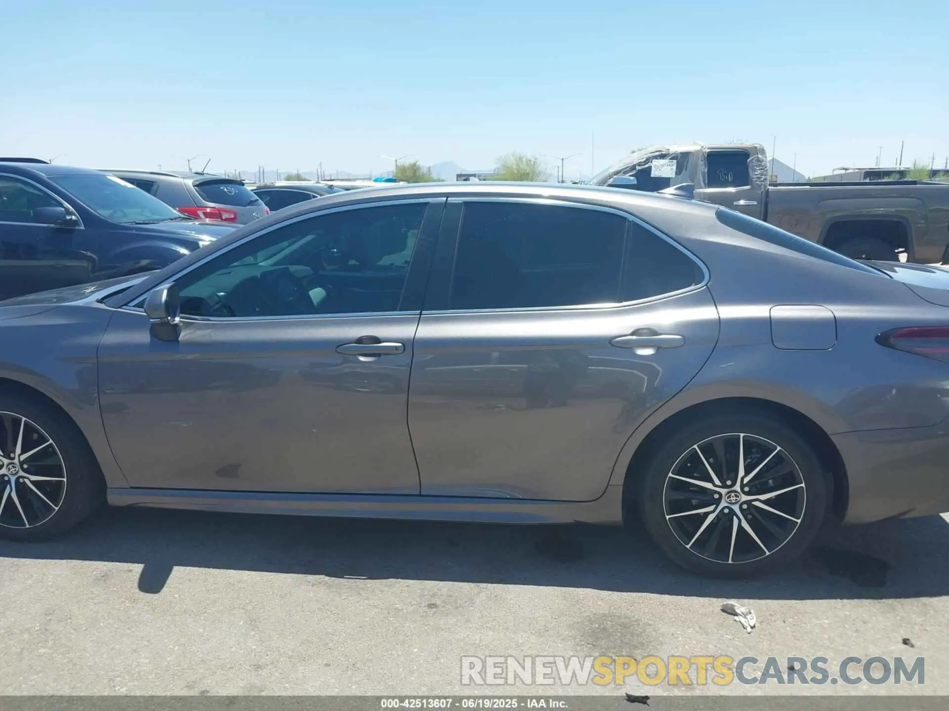 15 fotografías del automóvil dañado 4T1G11BK1PU086482 TOYOTA CAMRY 2023