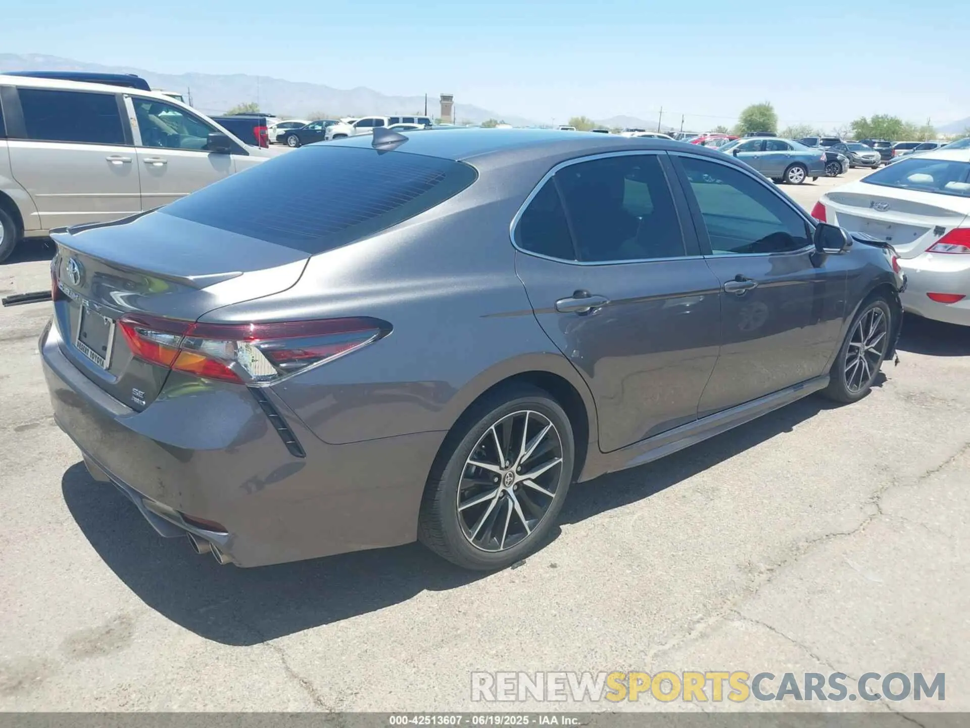 4 fotografías del automóvil dañado 4T1G11BK1PU086482 TOYOTA CAMRY 2023
