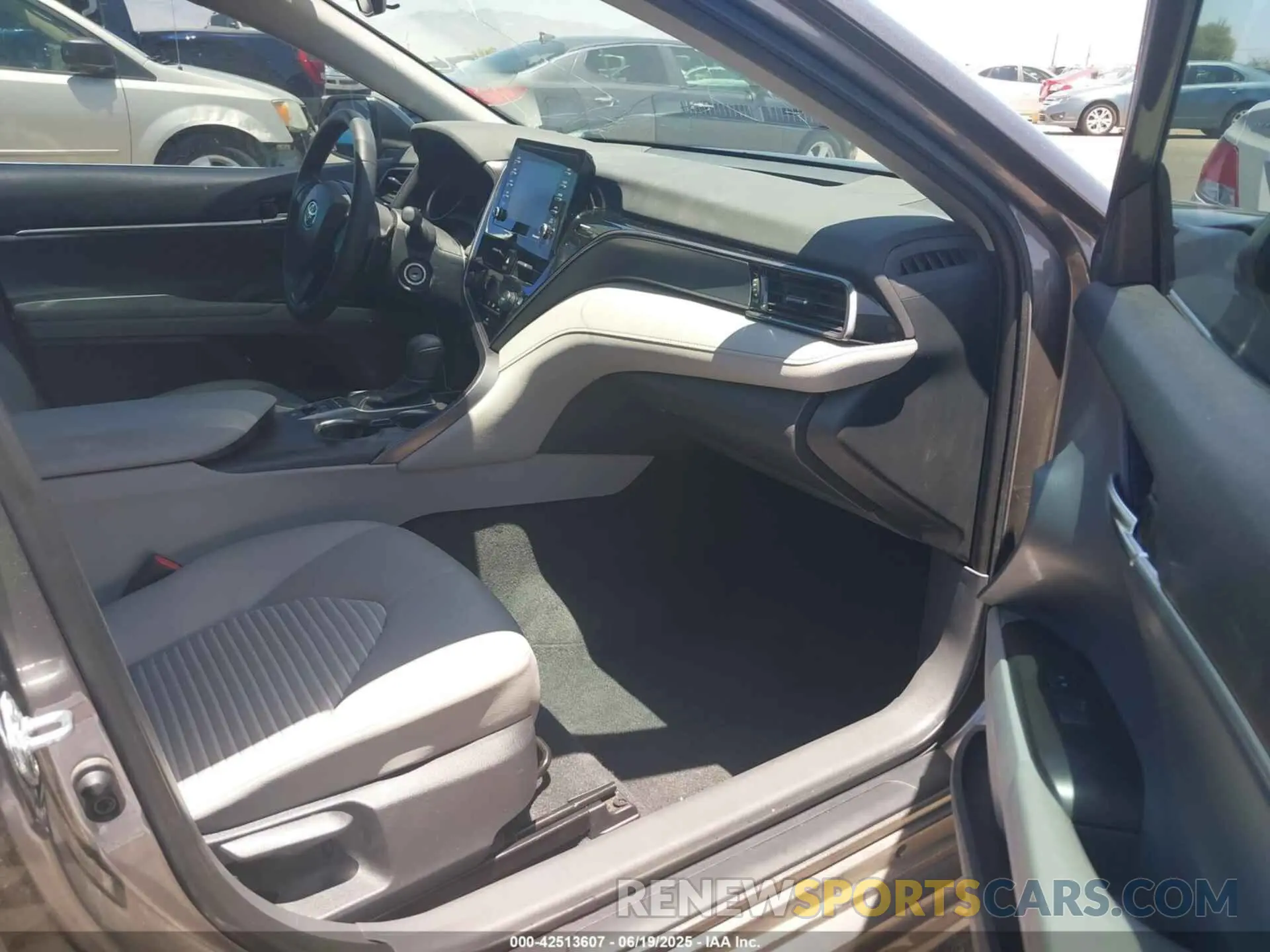 5 fotografías del automóvil dañado 4T1G11BK1PU086482 TOYOTA CAMRY 2023