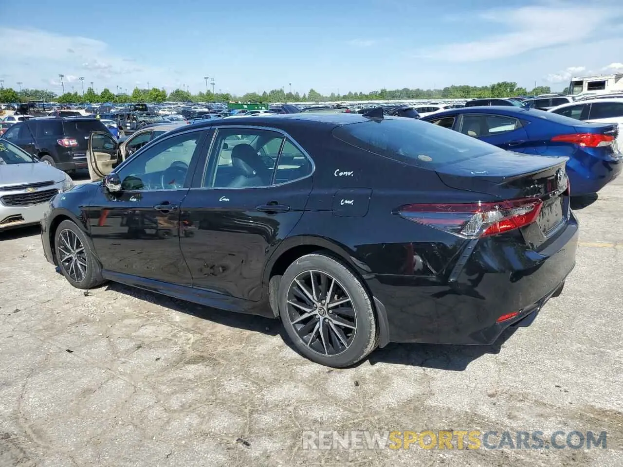 2 fotografías del automóvil dañado 4T1G11BK2PU084207 TOYOTA CAMRY 2023