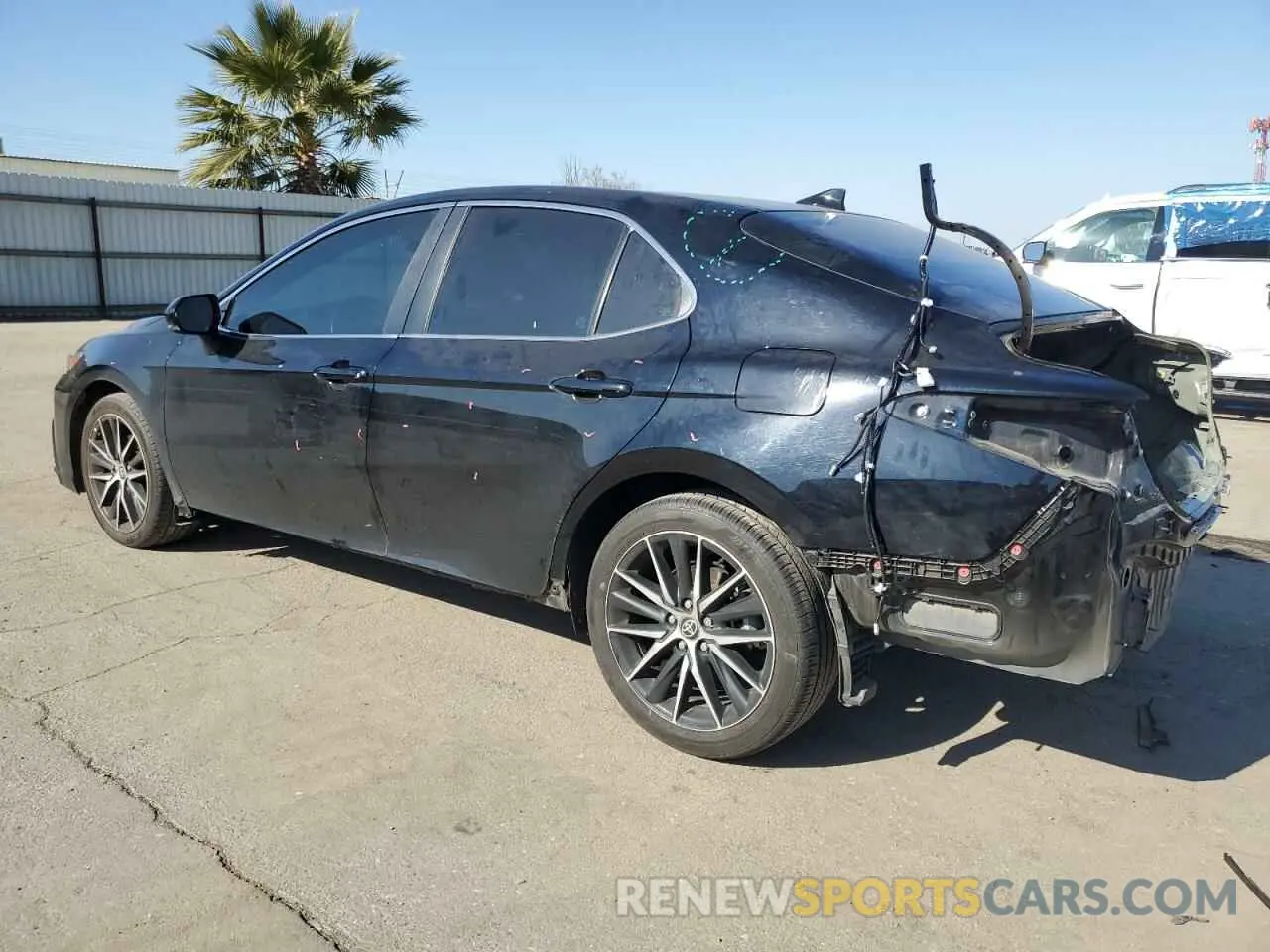 2 fotografías del automóvil dañado 4T1G11BK2PU101927 TOYOTA CAMRY 2023