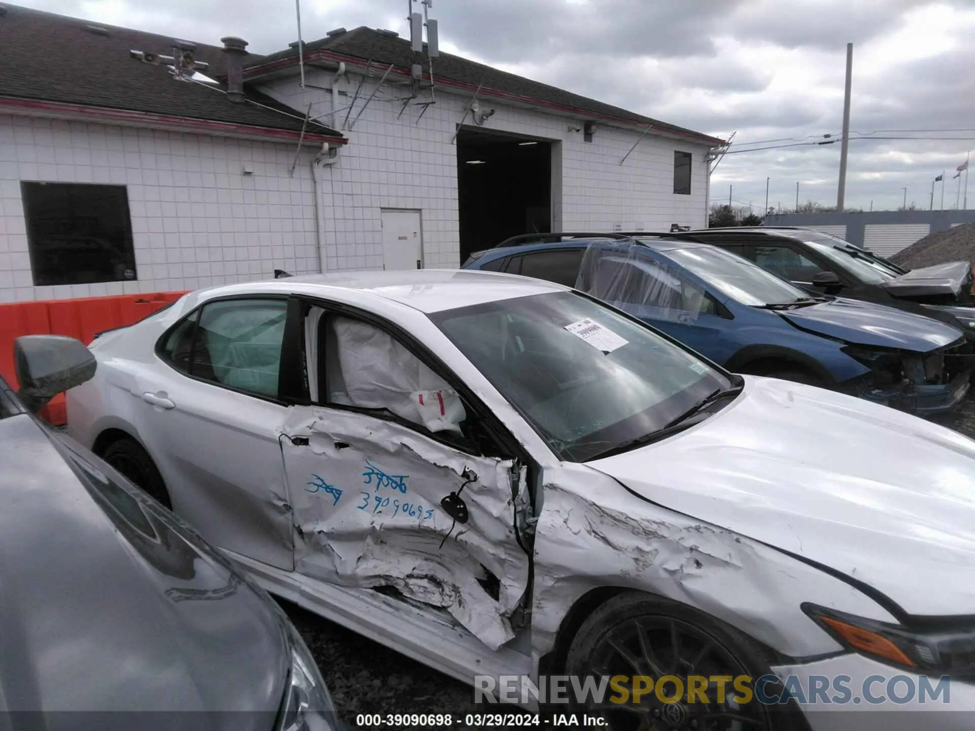 13 fotografías del automóvil dañado 4T1G11BK3PU092333 TOYOTA CAMRY 2023