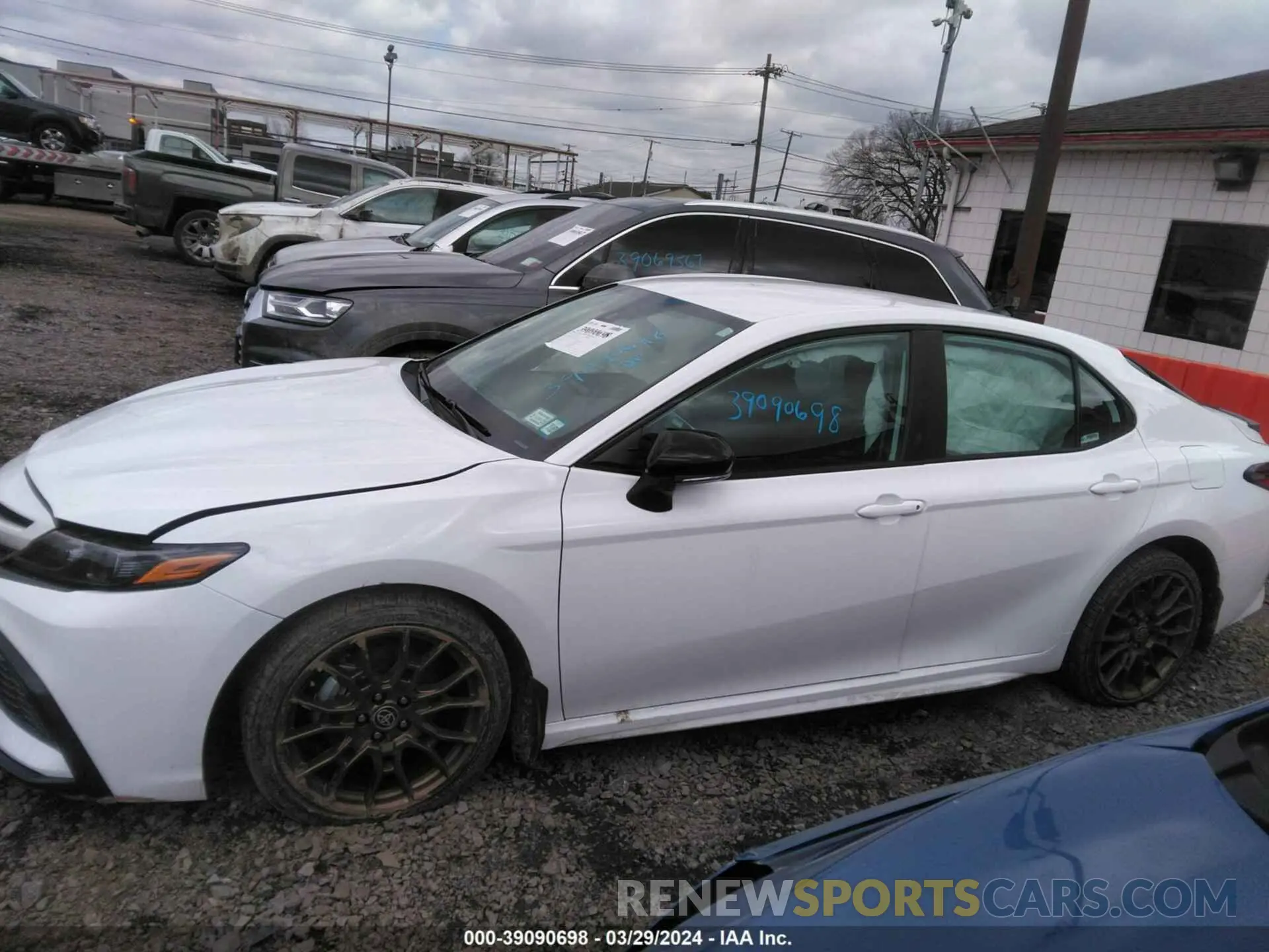 14 fotografías del automóvil dañado 4T1G11BK3PU092333 TOYOTA CAMRY 2023