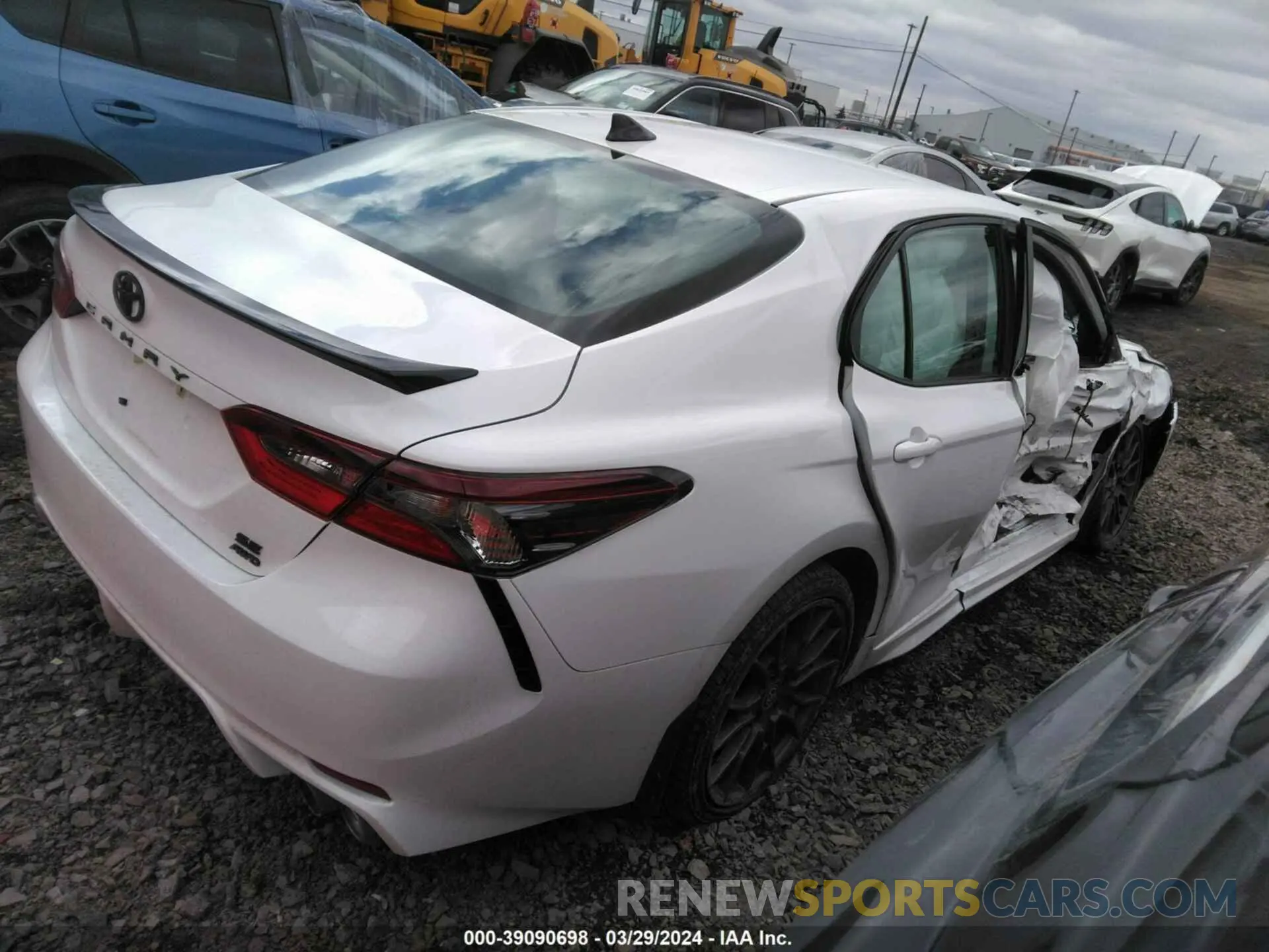 4 fotografías del automóvil dañado 4T1G11BK3PU092333 TOYOTA CAMRY 2023