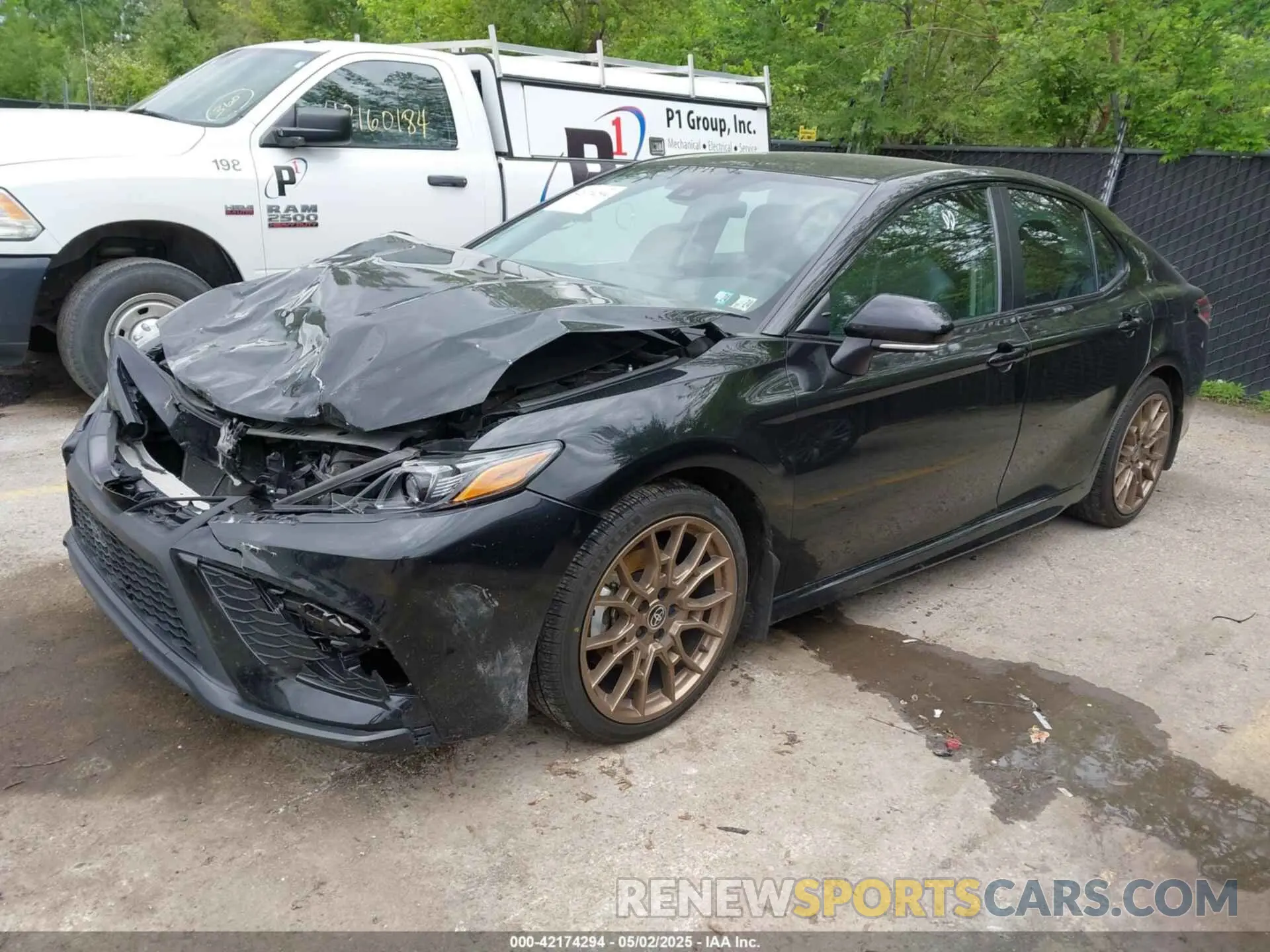 2 fotografías del automóvil dañado 4T1G11BK3PU103394 TOYOTA CAMRY 2023