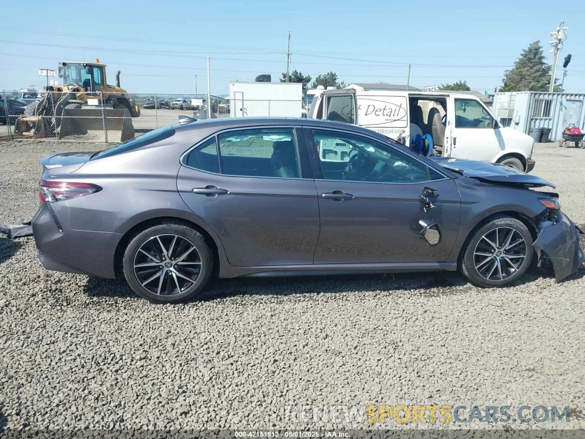 13 fotografías del automóvil dañado 4T1G11BK4PU077050 TOYOTA CAMRY 2023