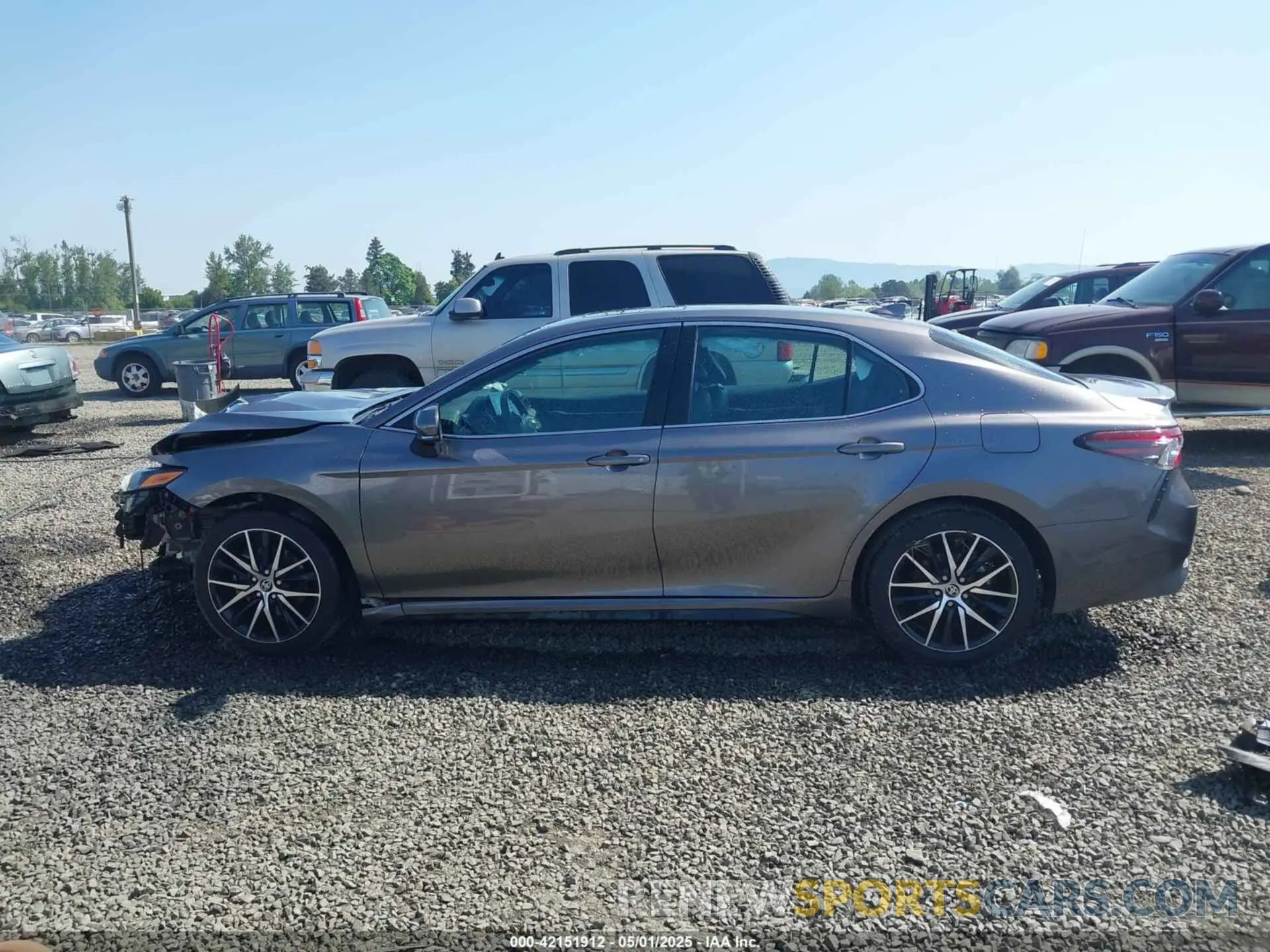 14 fotografías del automóvil dañado 4T1G11BK4PU077050 TOYOTA CAMRY 2023