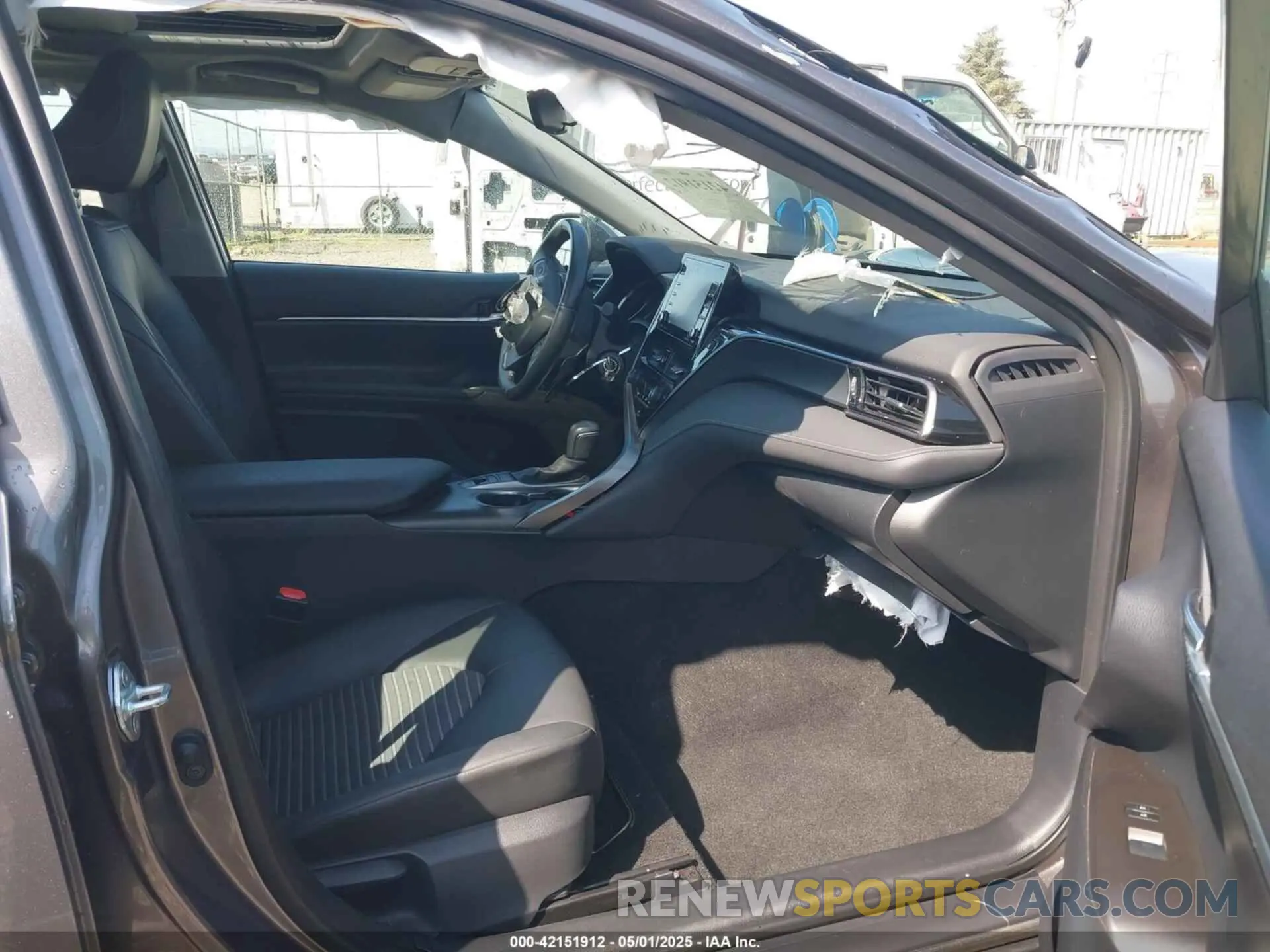 5 fotografías del automóvil dañado 4T1G11BK4PU077050 TOYOTA CAMRY 2023