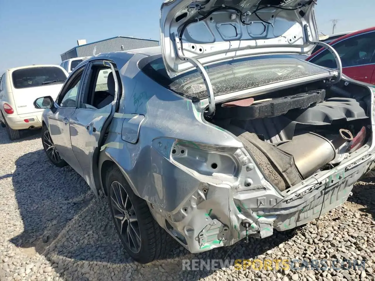 2 fotografías del automóvil dañado 4T1G11BK4PU081650 TOYOTA CAMRY 2023