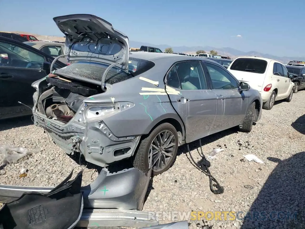 3 fotografías del automóvil dañado 4T1G11BK4PU081650 TOYOTA CAMRY 2023