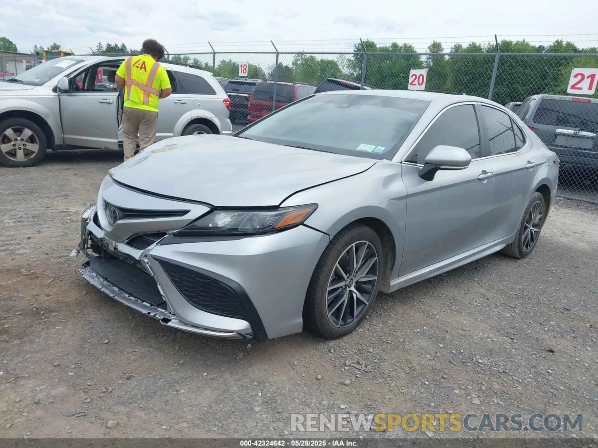 2 fotografías del automóvil dañado 4T1G11BK4PU089652 TOYOTA CAMRY 2023