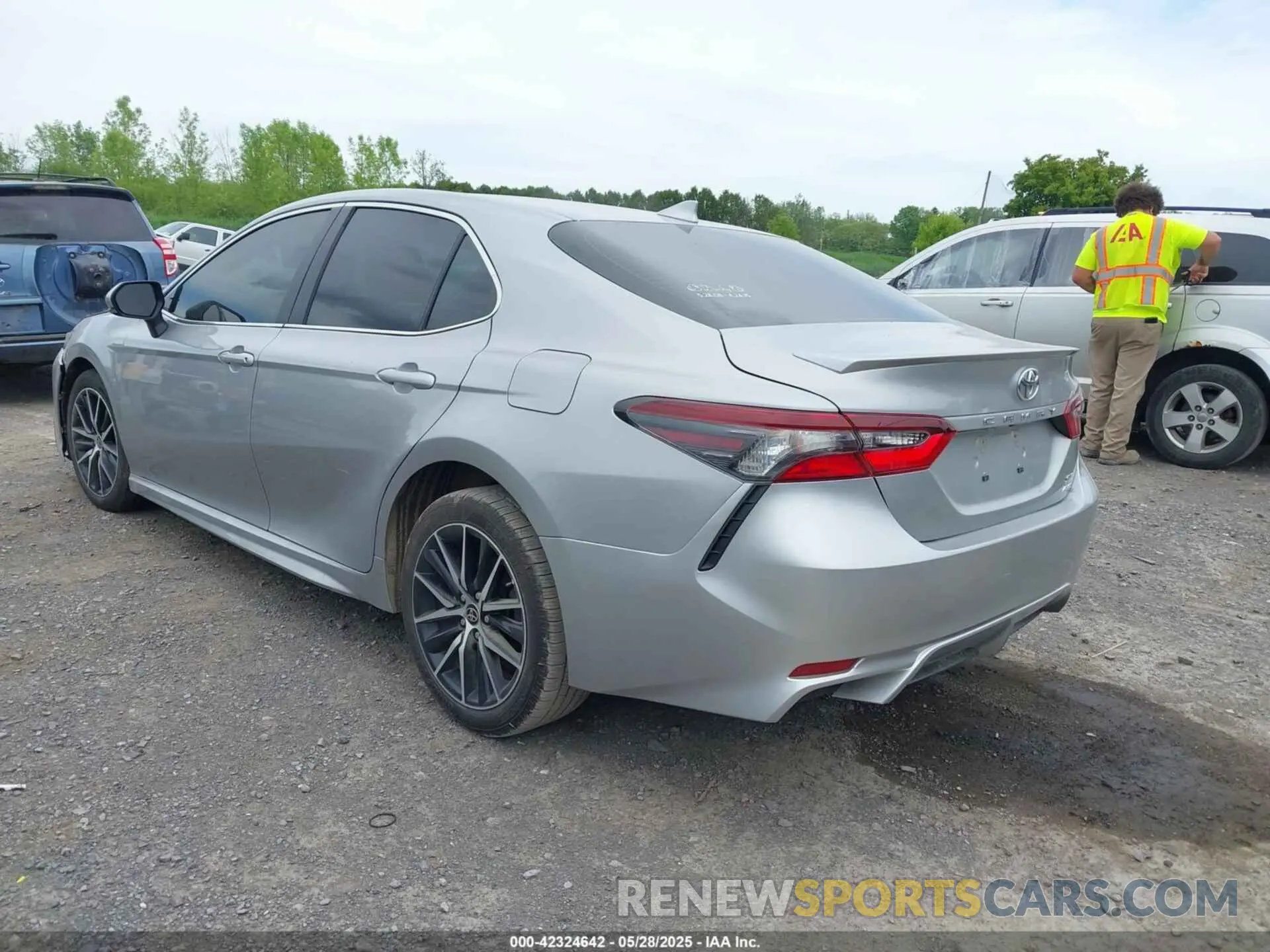 3 fotografías del automóvil dañado 4T1G11BK4PU089652 TOYOTA CAMRY 2023