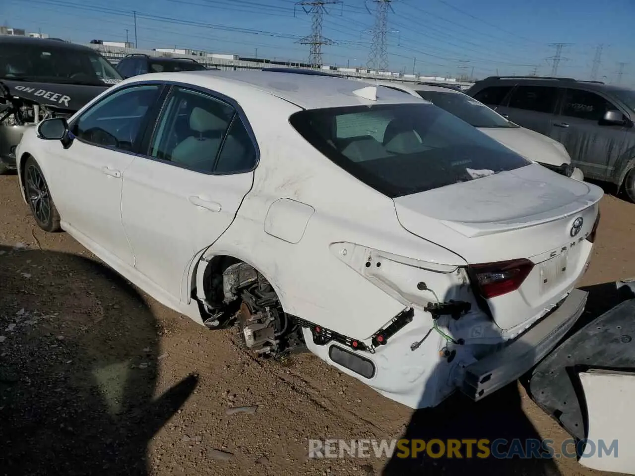 2 fotografías del automóvil dañado 4T1G11BK4PU091577 TOYOTA CAMRY 2023