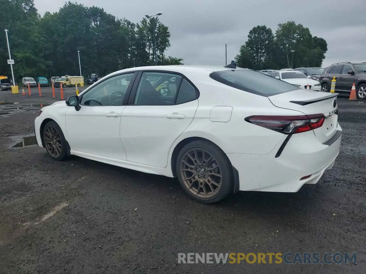 2 fotografías del automóvil dañado 4T1G11BK5PU082516 TOYOTA CAMRY 2023
