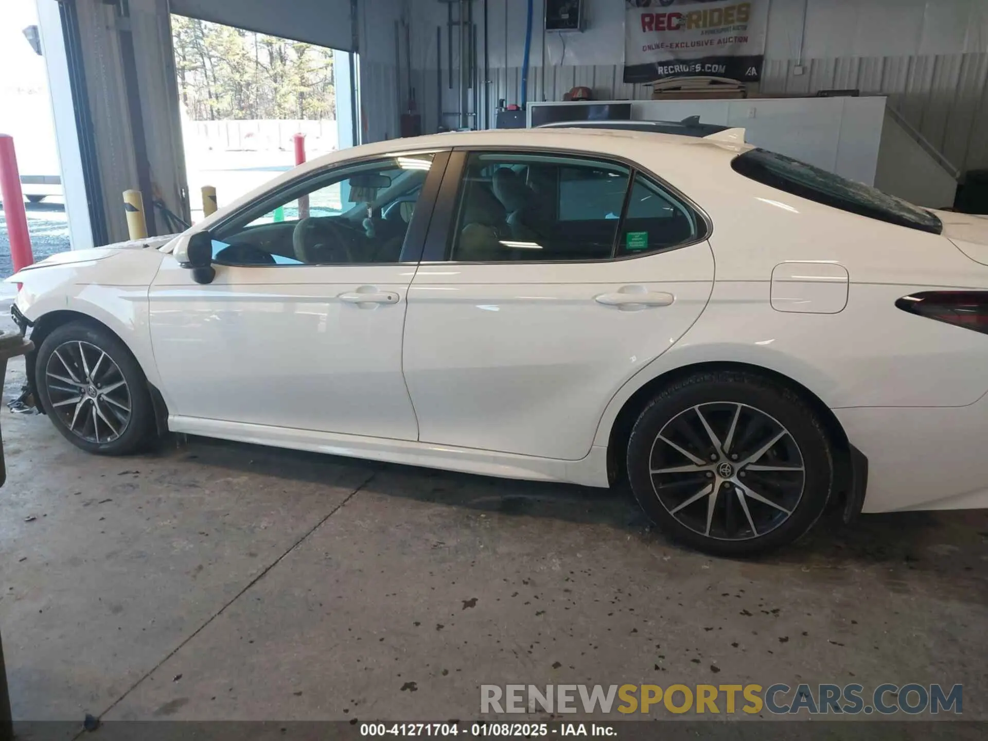 14 fotografías del automóvil dañado 4T1G11BK5PU106393 TOYOTA CAMRY 2023