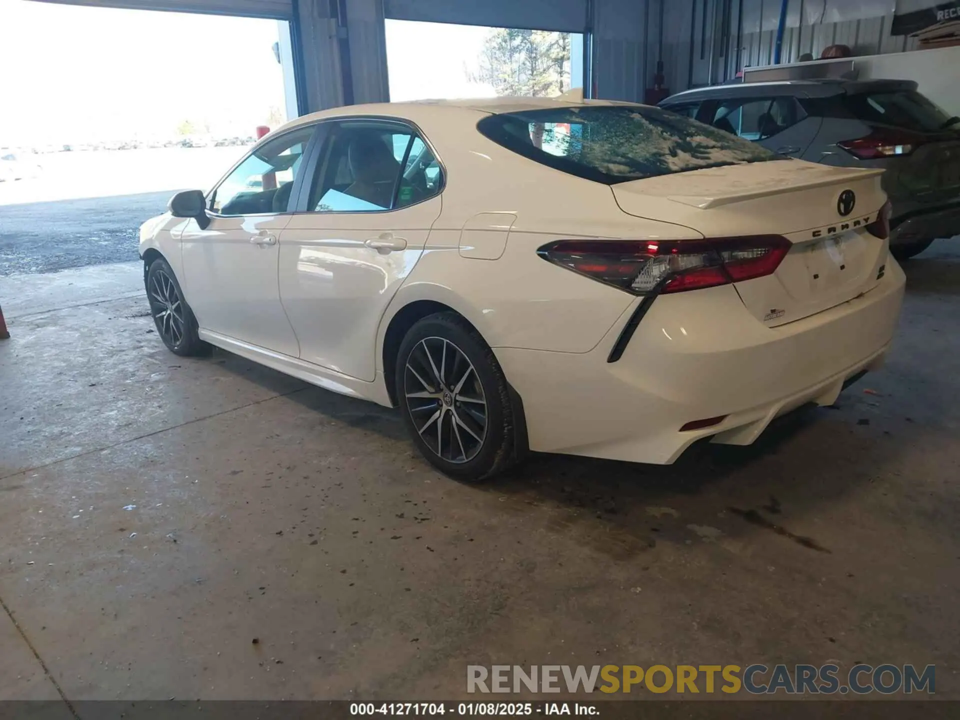 3 fotografías del automóvil dañado 4T1G11BK5PU106393 TOYOTA CAMRY 2023