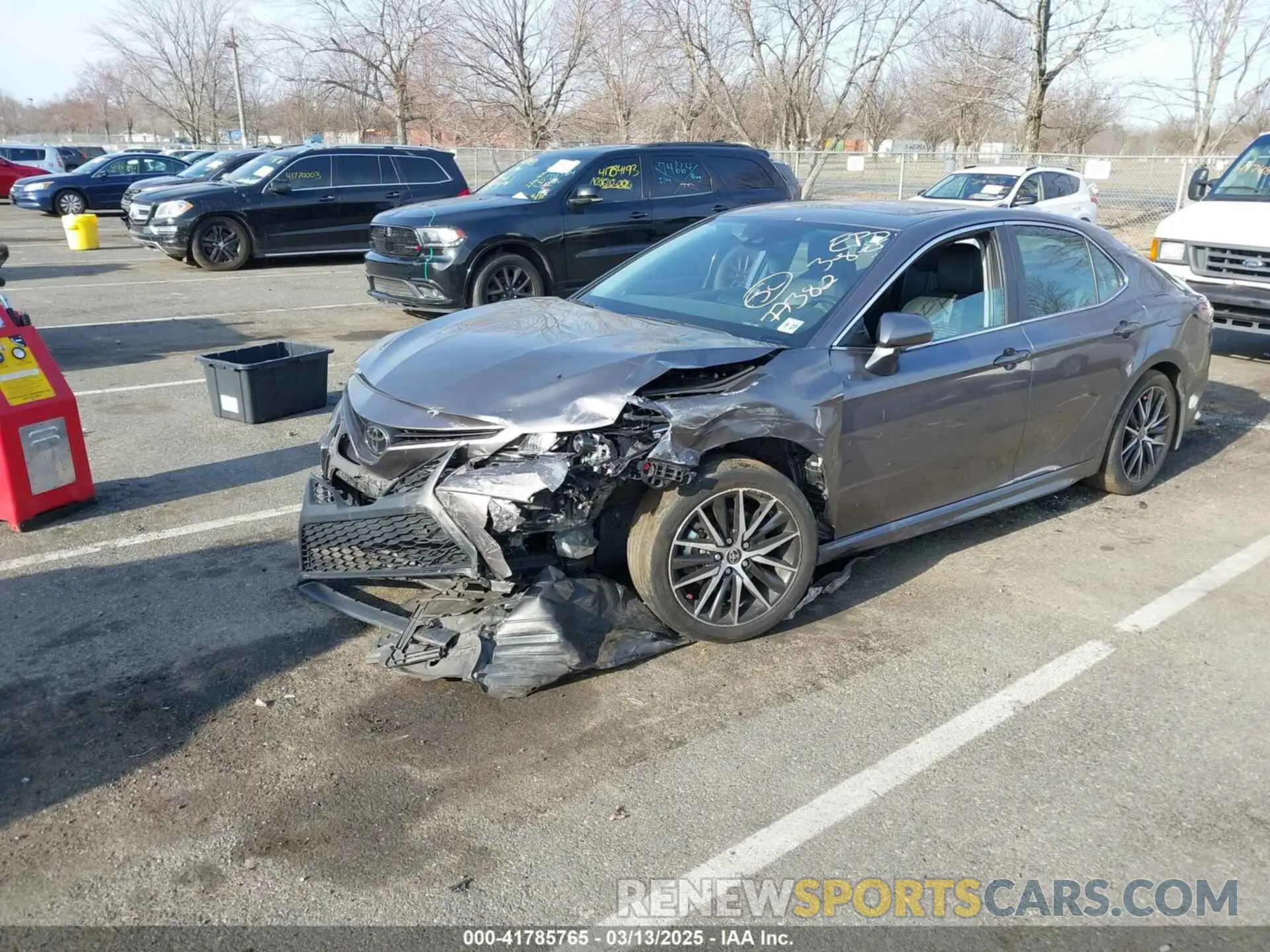 2 fotografías del automóvil dañado 4T1G11BK7PU077382 TOYOTA CAMRY 2023