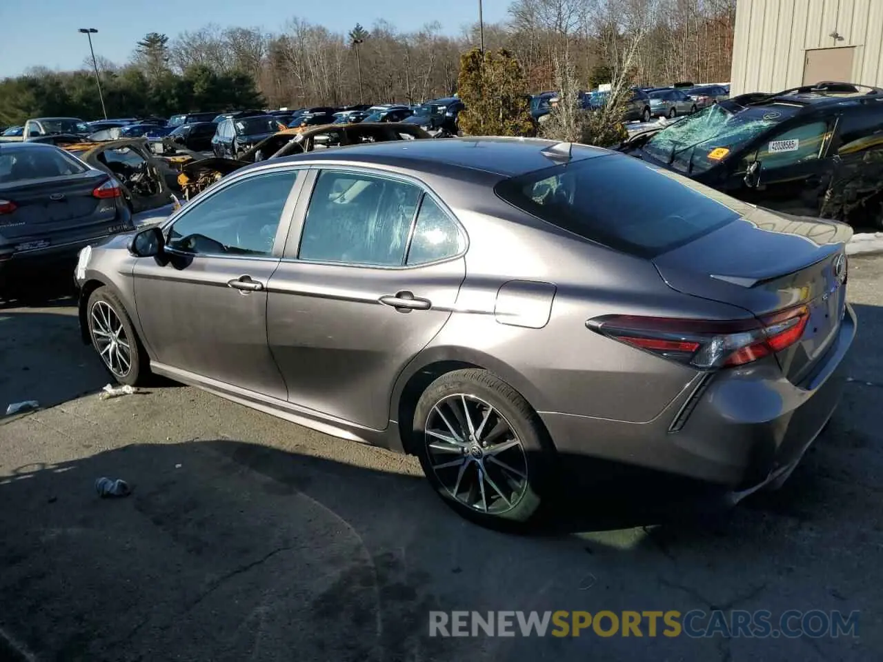 2 fotografías del automóvil dañado 4T1G11BK7PU091735 TOYOTA CAMRY 2023
