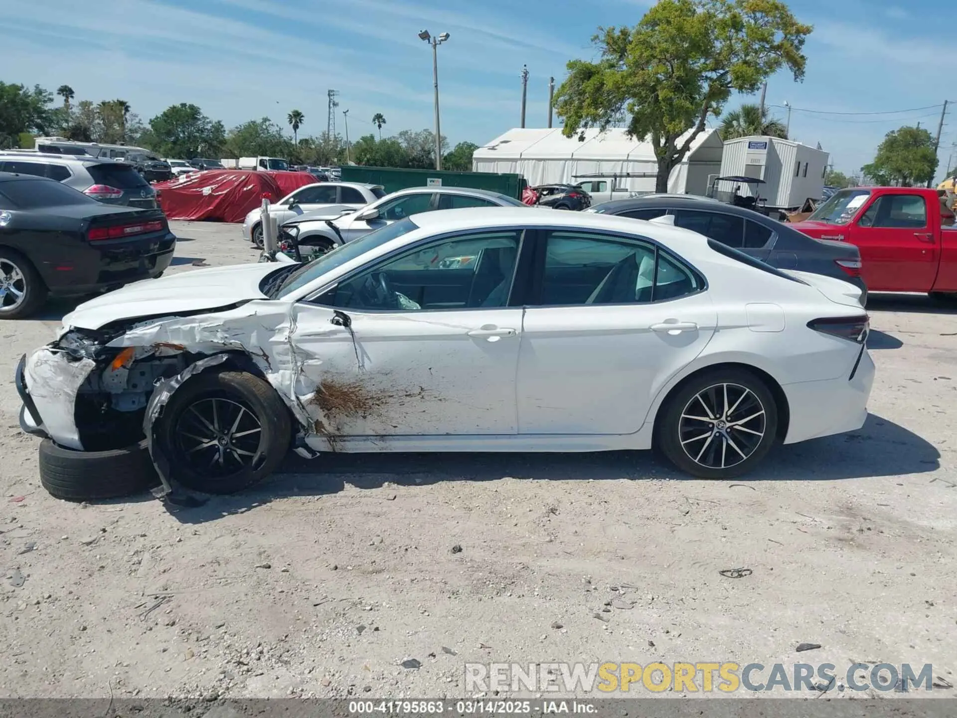 13 fotografías del automóvil dañado 4T1G11BK7PU097308 TOYOTA CAMRY 2023